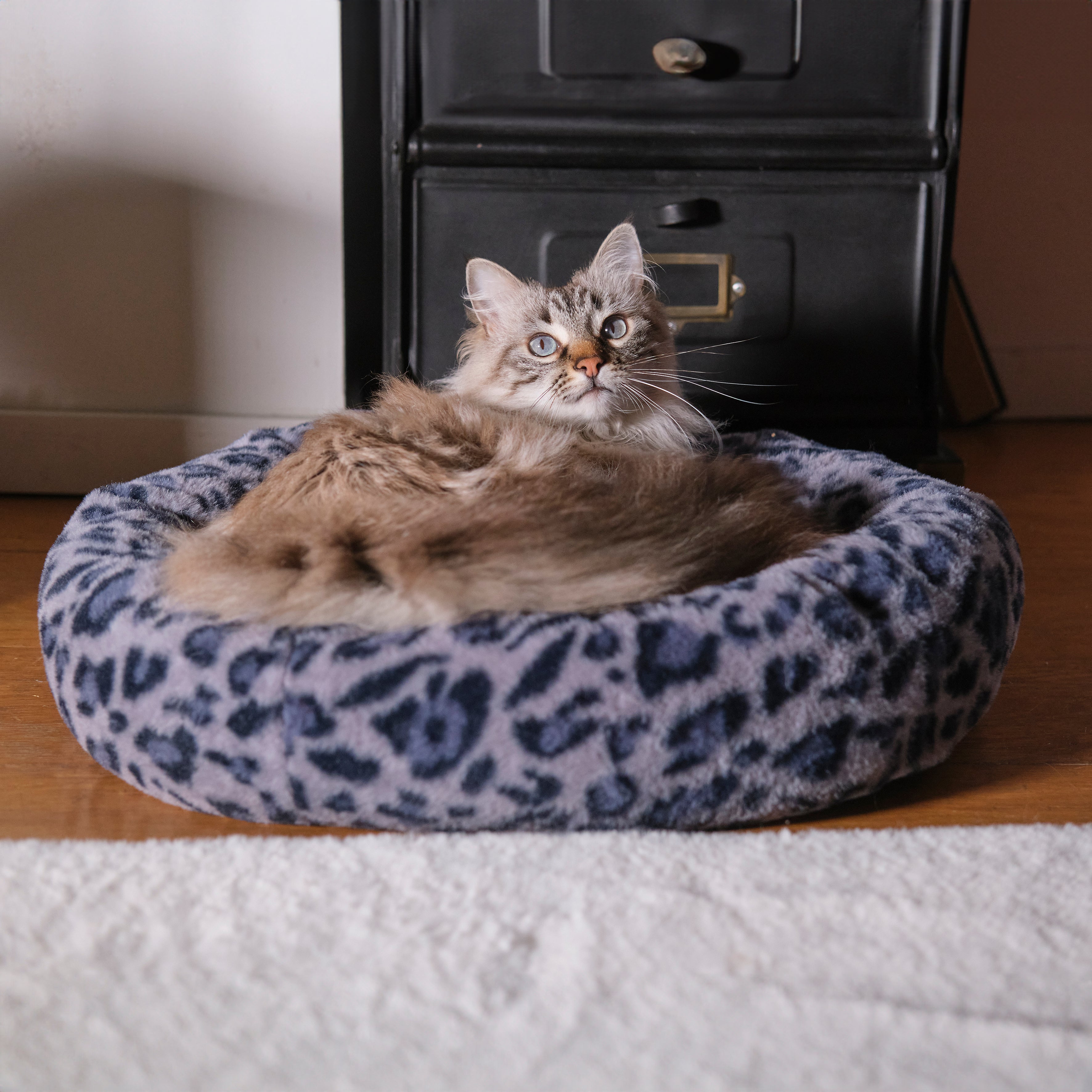 COUSSIN LIT ANIMAUX LEOPARD 50CM