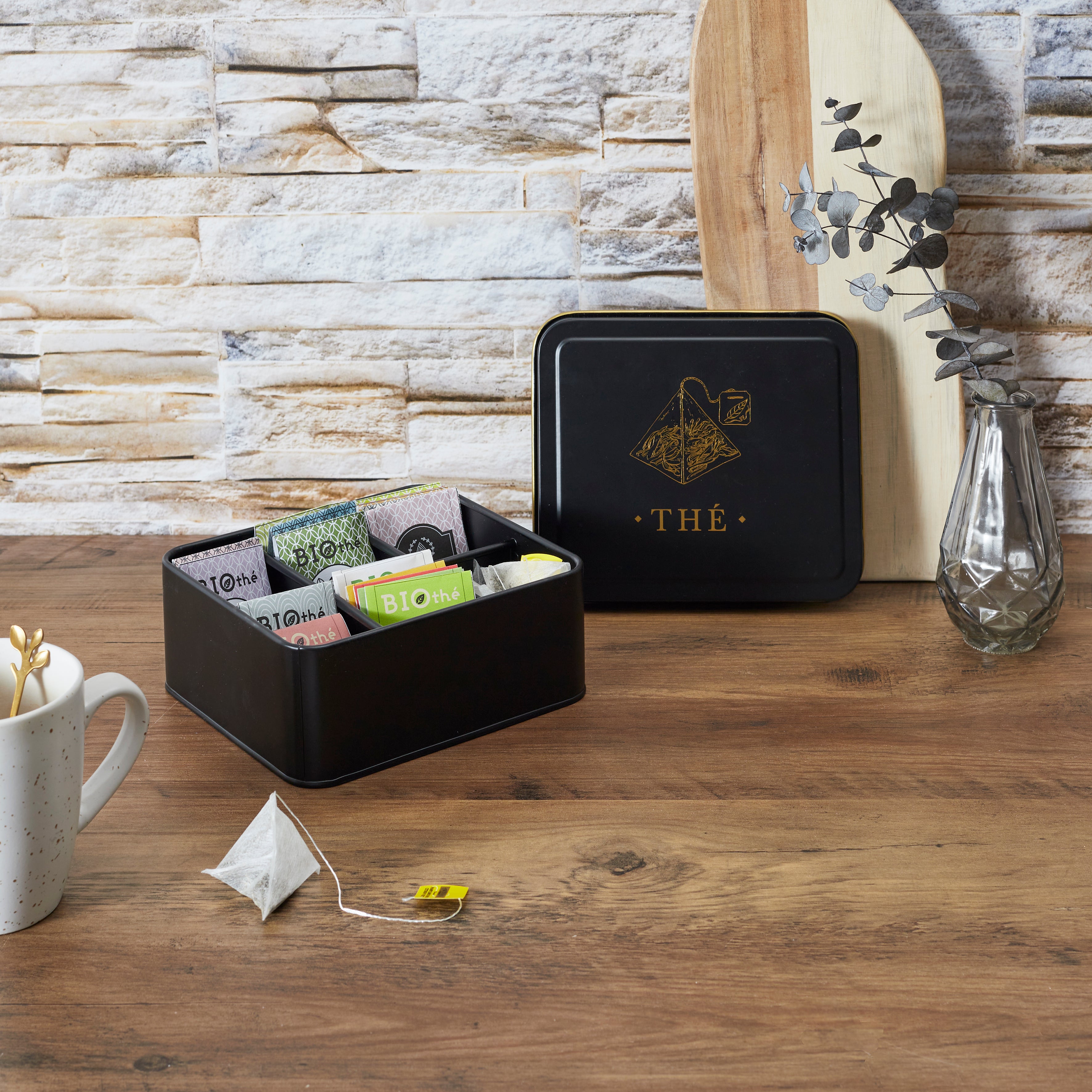 BOITE METAL NOIR ET DORE SACHET DE THE
