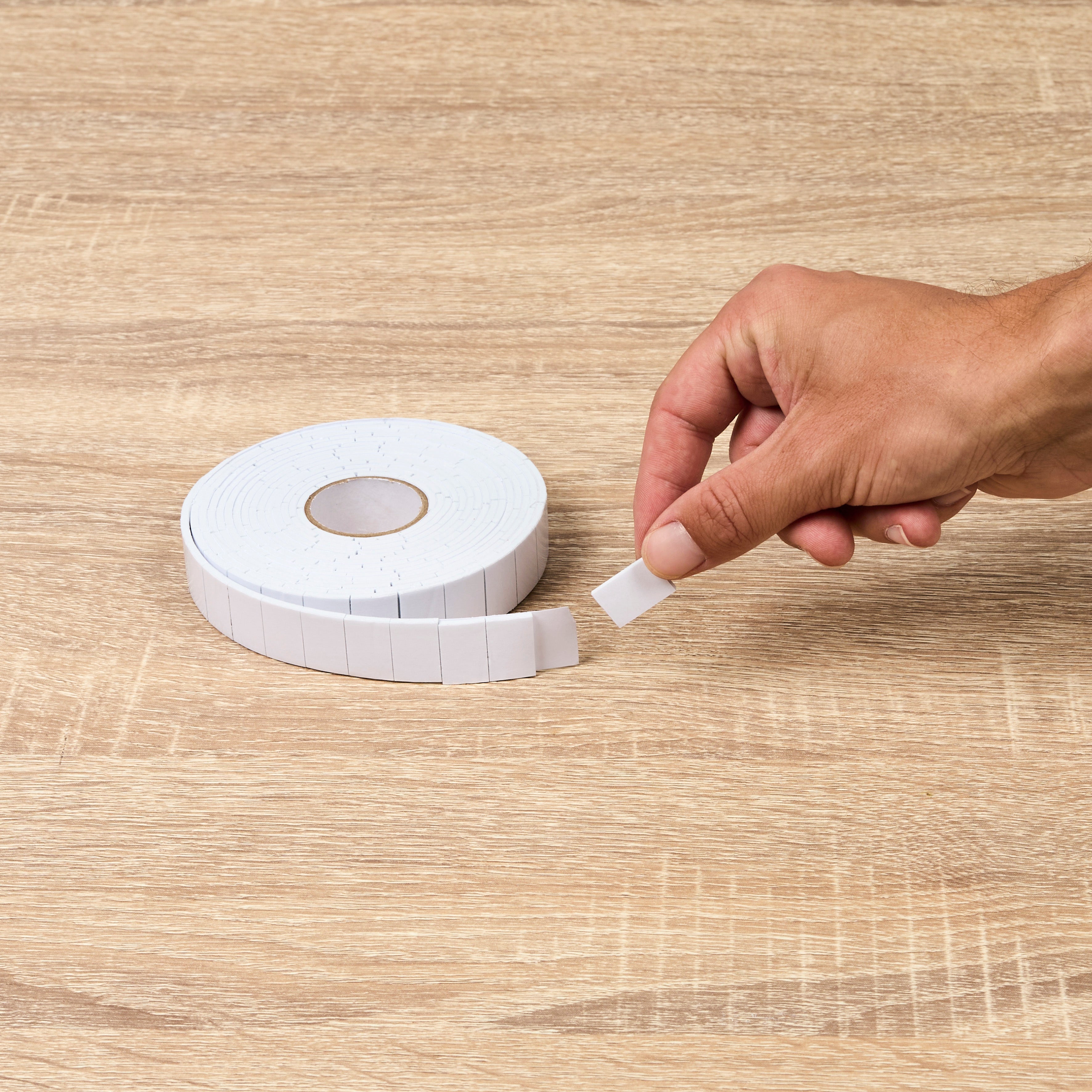 ROULEAU ADHESIF MOUSSE PREDECOUPE X250PCS
