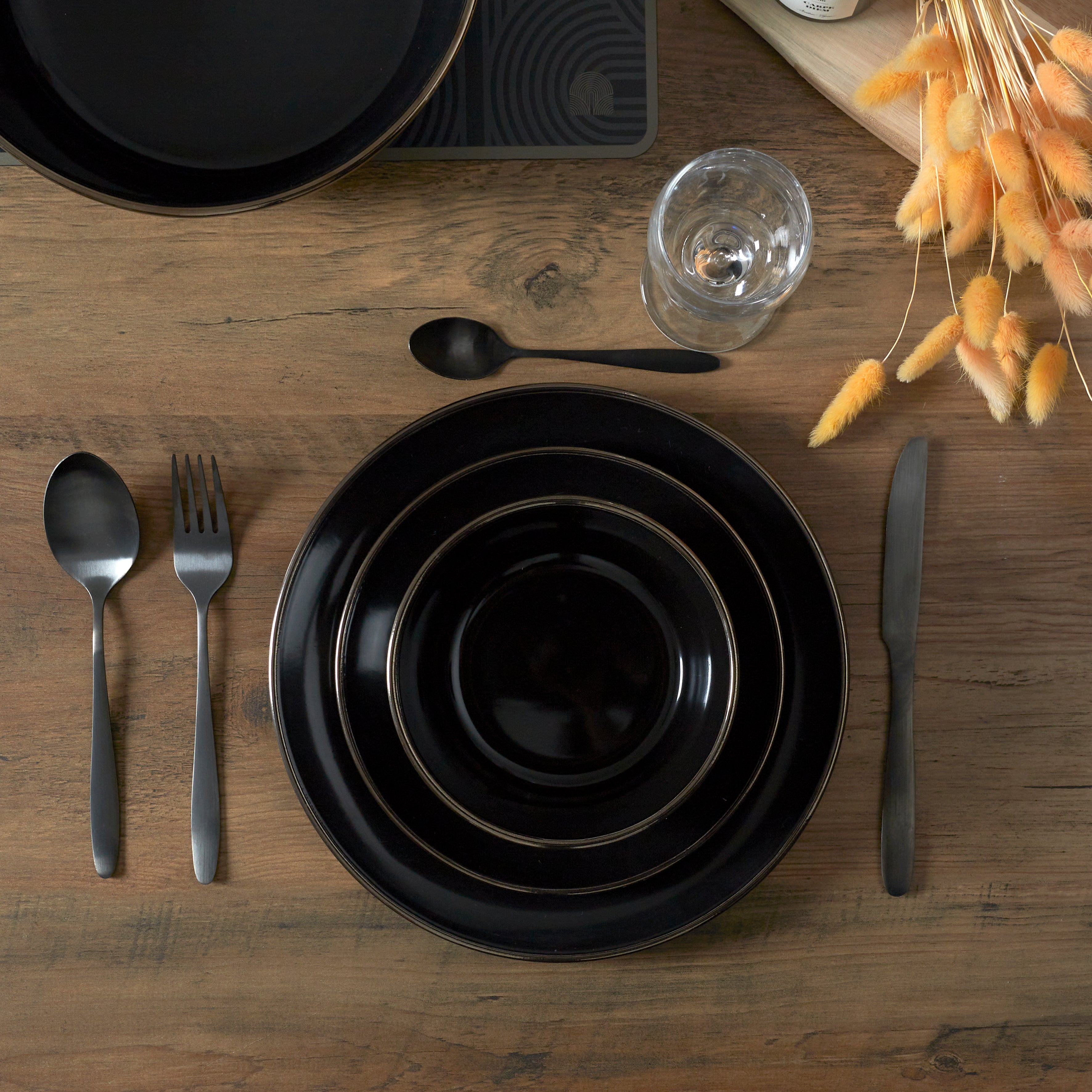 ASSIETTE NOIRE LISERE DORE D26CM - LOT DE 6
