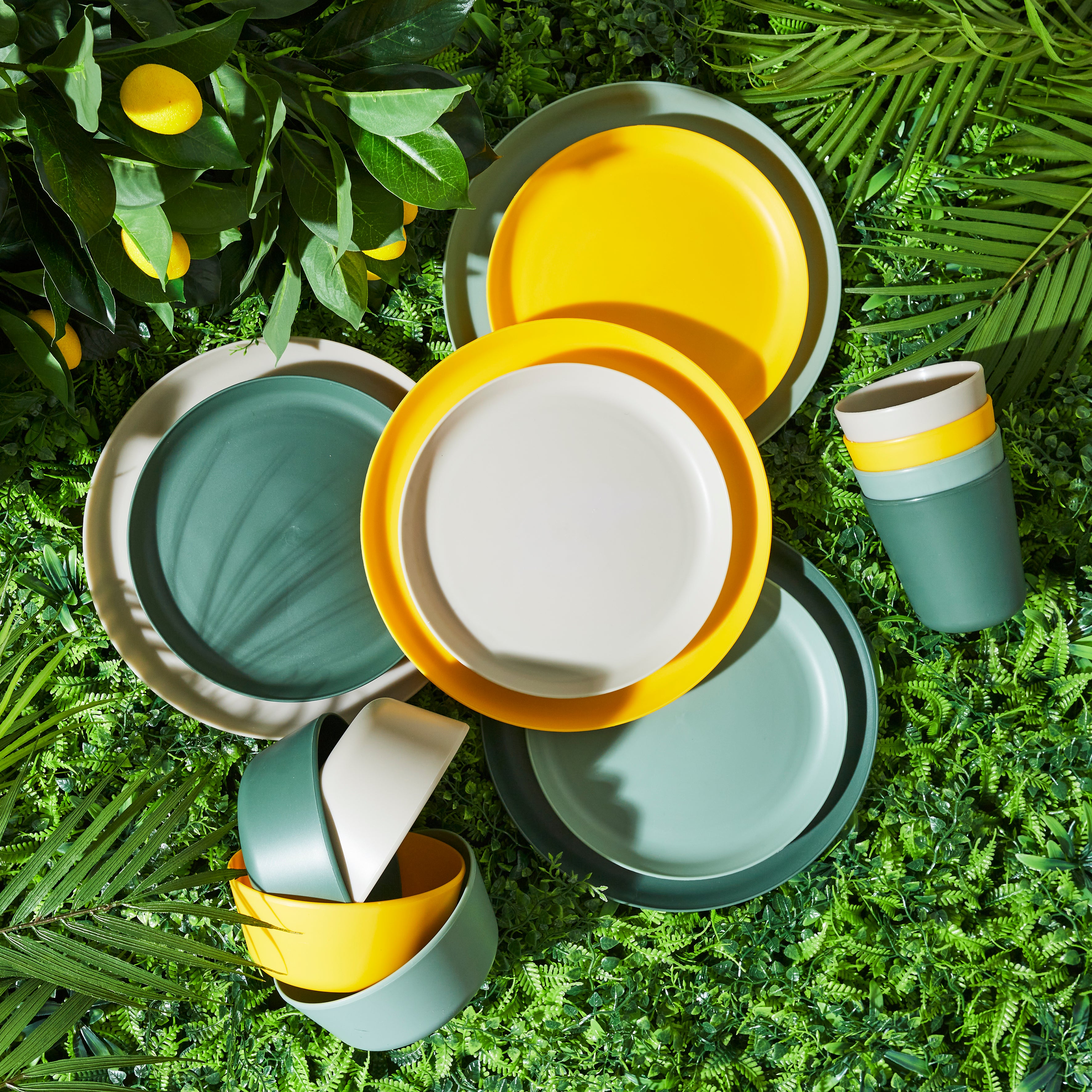 SET DE COUVERTS EN PLASTIQUE X12 AVEC BOITE