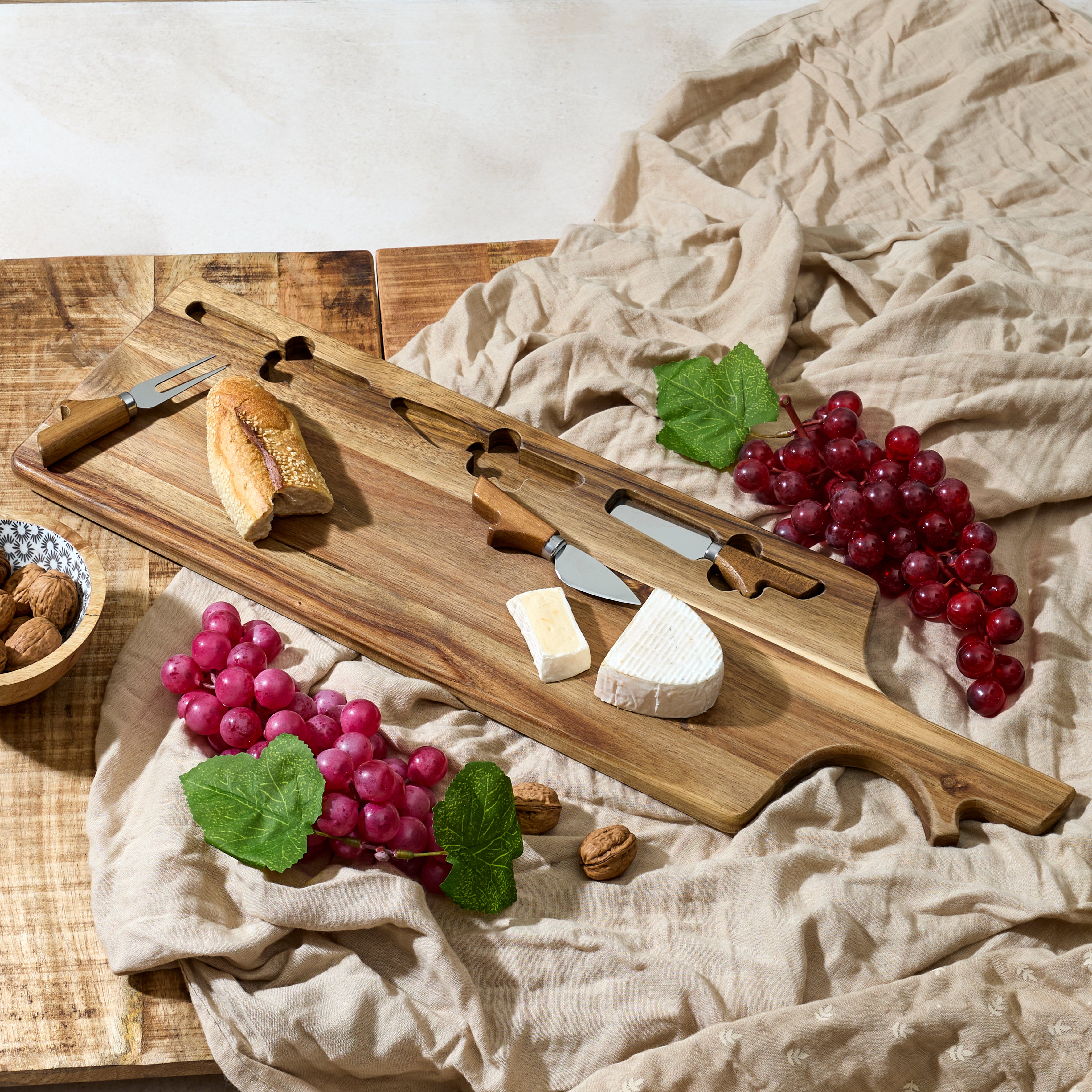 PLANCHE A FROMAGE ACACIA AVEC 3 COUTEAUX