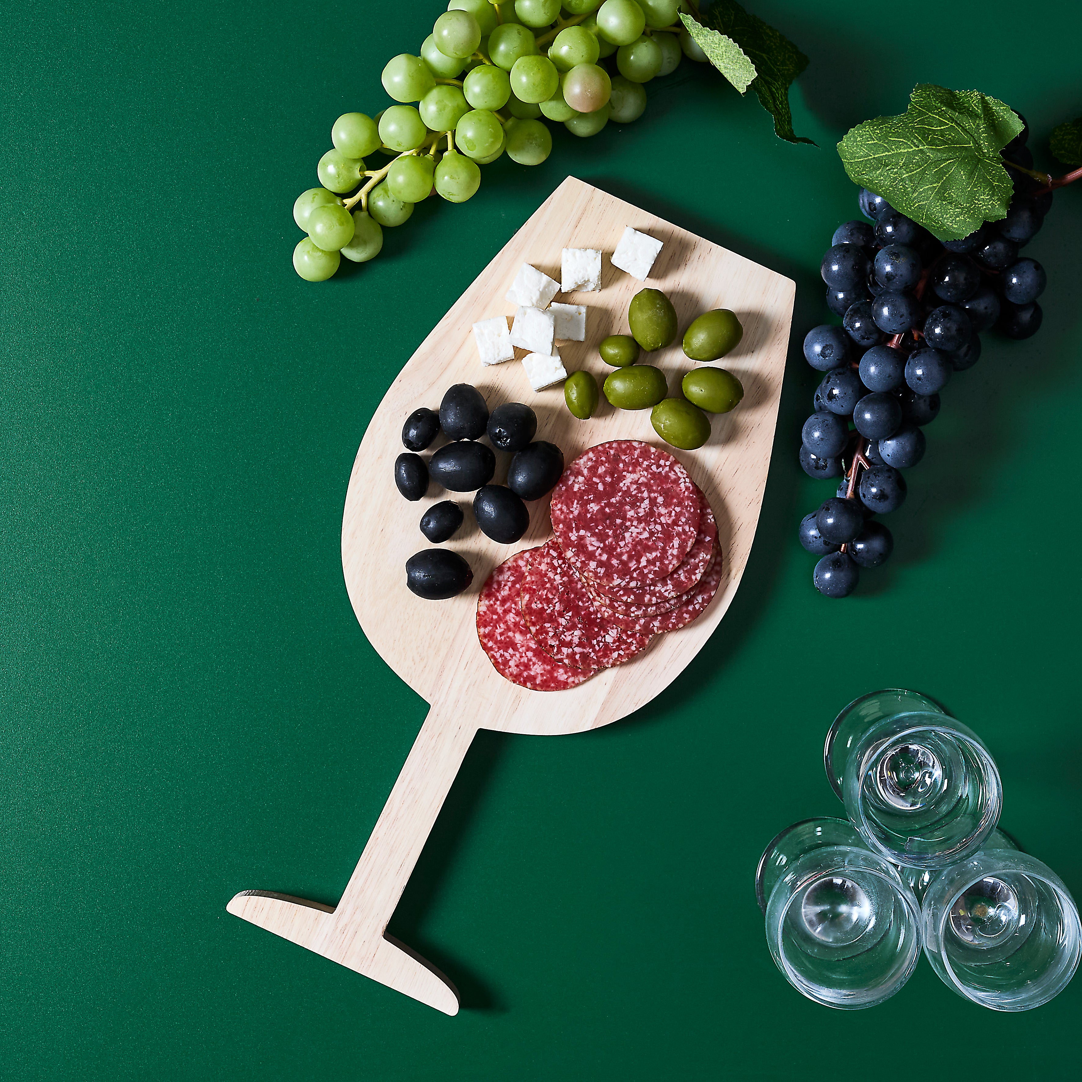 PLANCHE APERO EN FORME DE VERRE DE VIN
