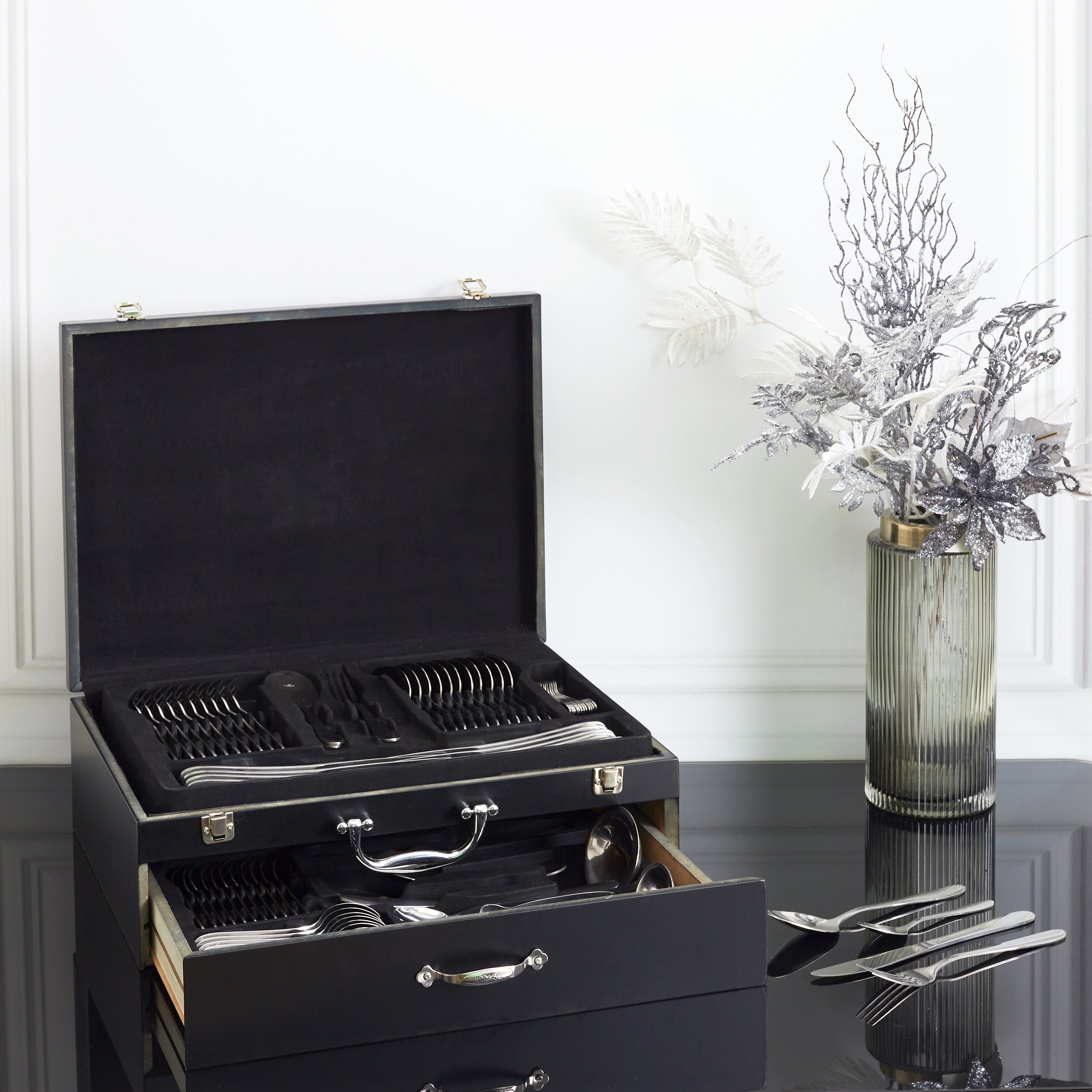 MENAGERE 84 PIECES COFFRET EN BOIS AVEC TIROIR