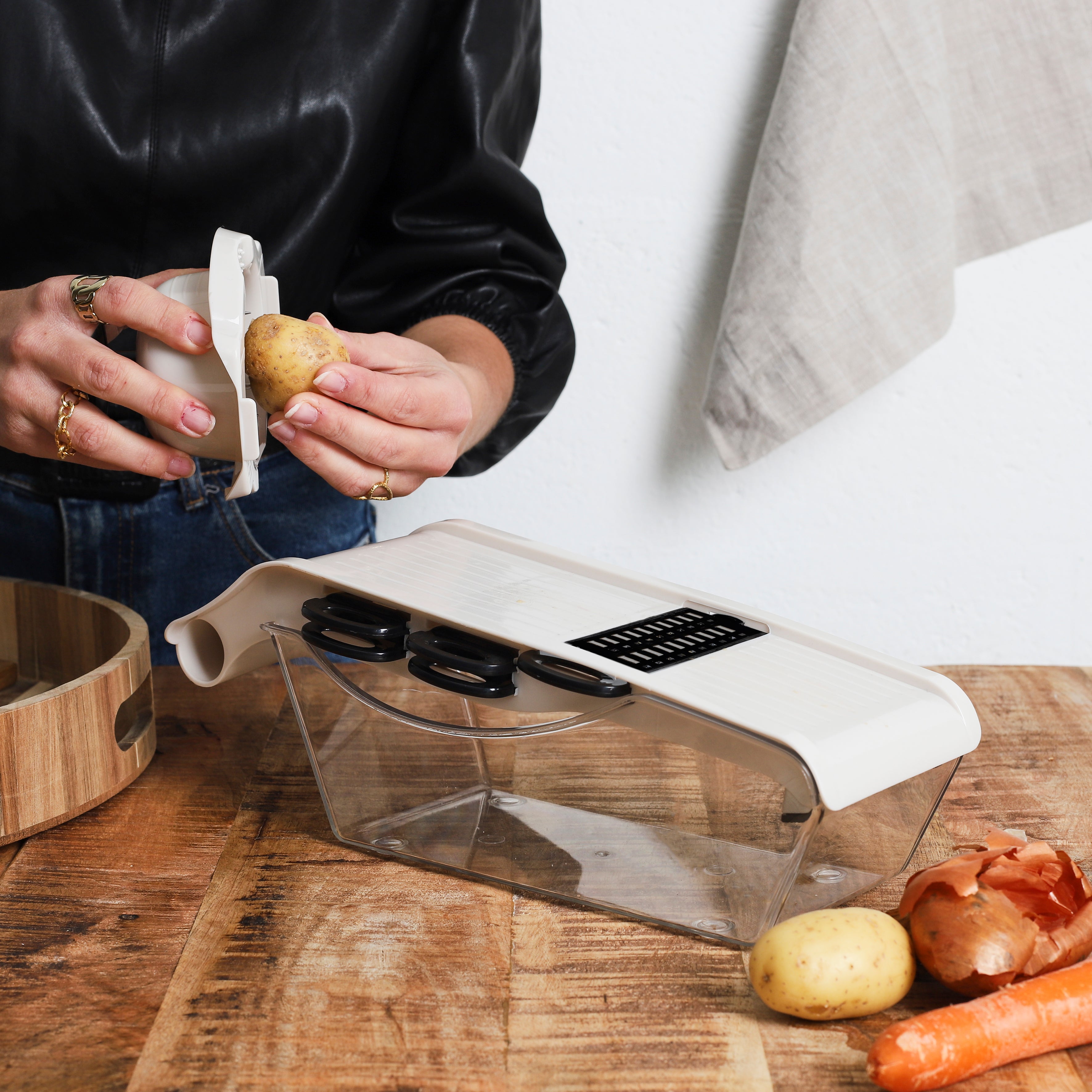 MANDOLINE AVEC RESERVOIR 5 ACCESSOIRES