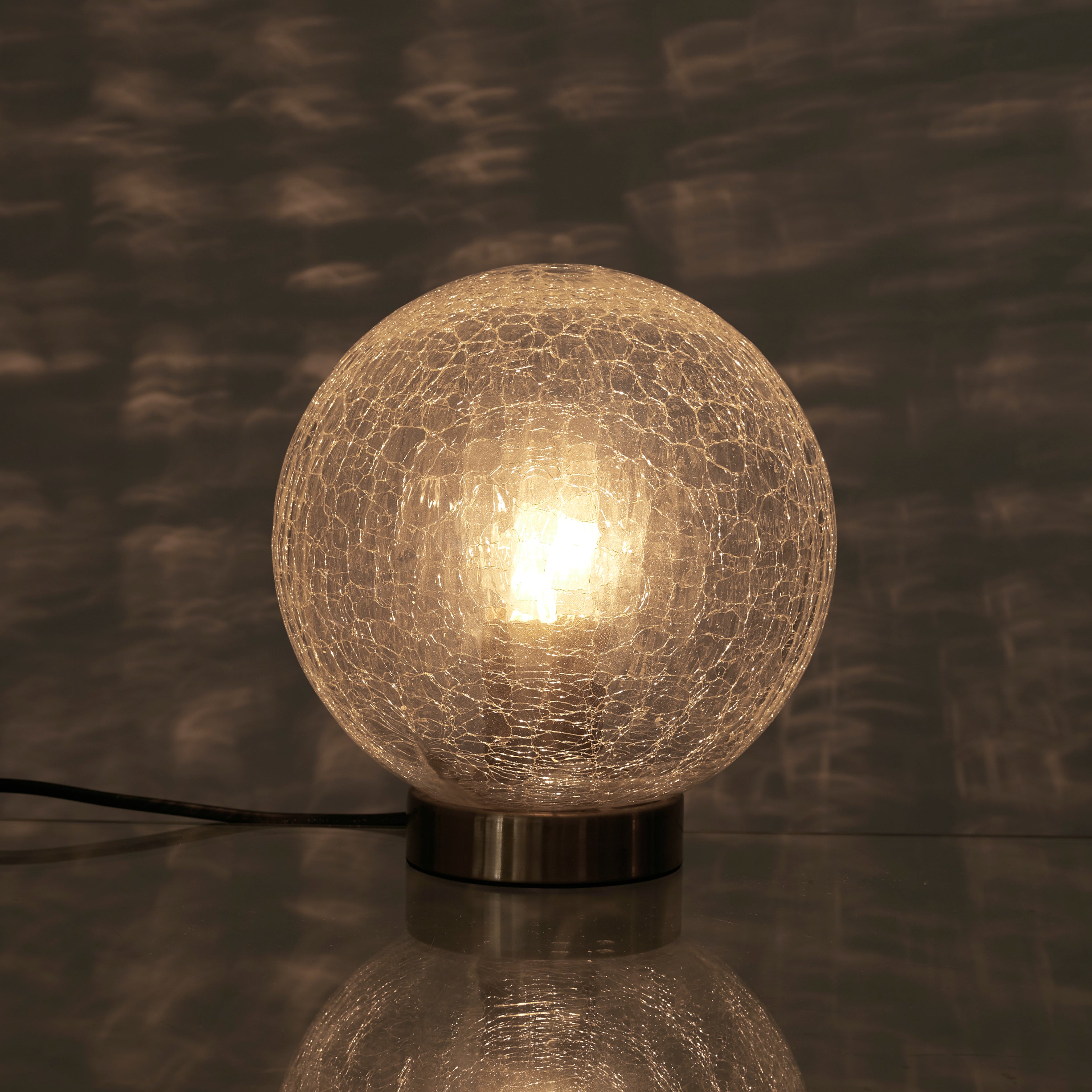 LAMPE A POSER BOULE EN VERRE CISELE