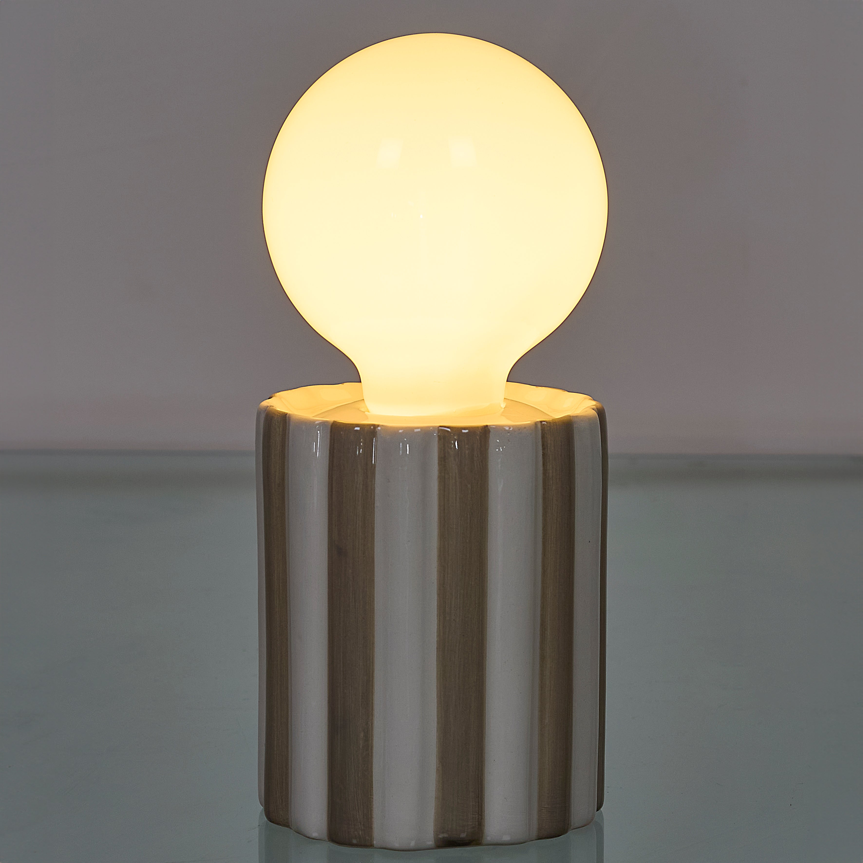 LAMPE CERAMIQUE TAUPE A PILES