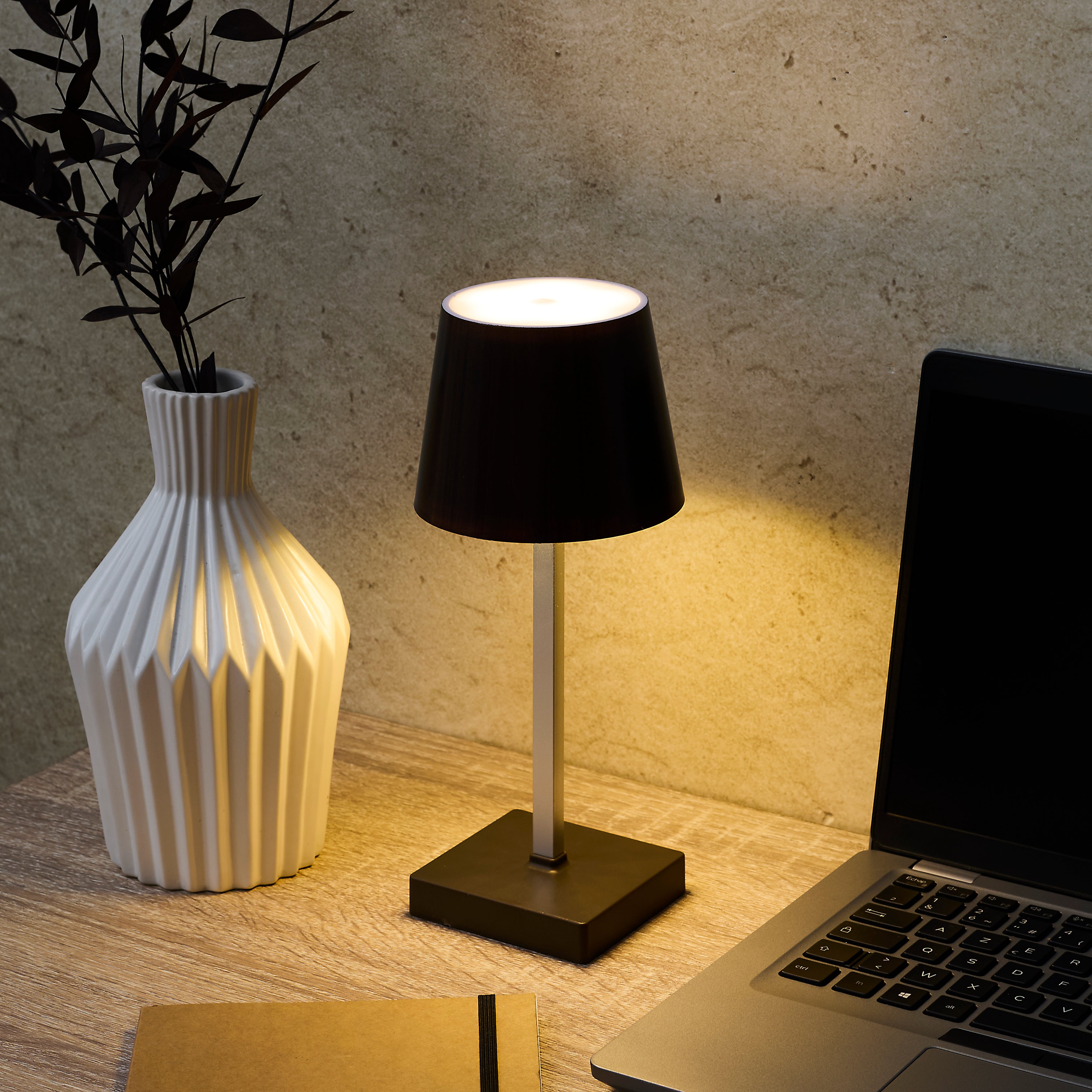 LAMPE DE TABLE A PILES EFFET BOIS H26CM