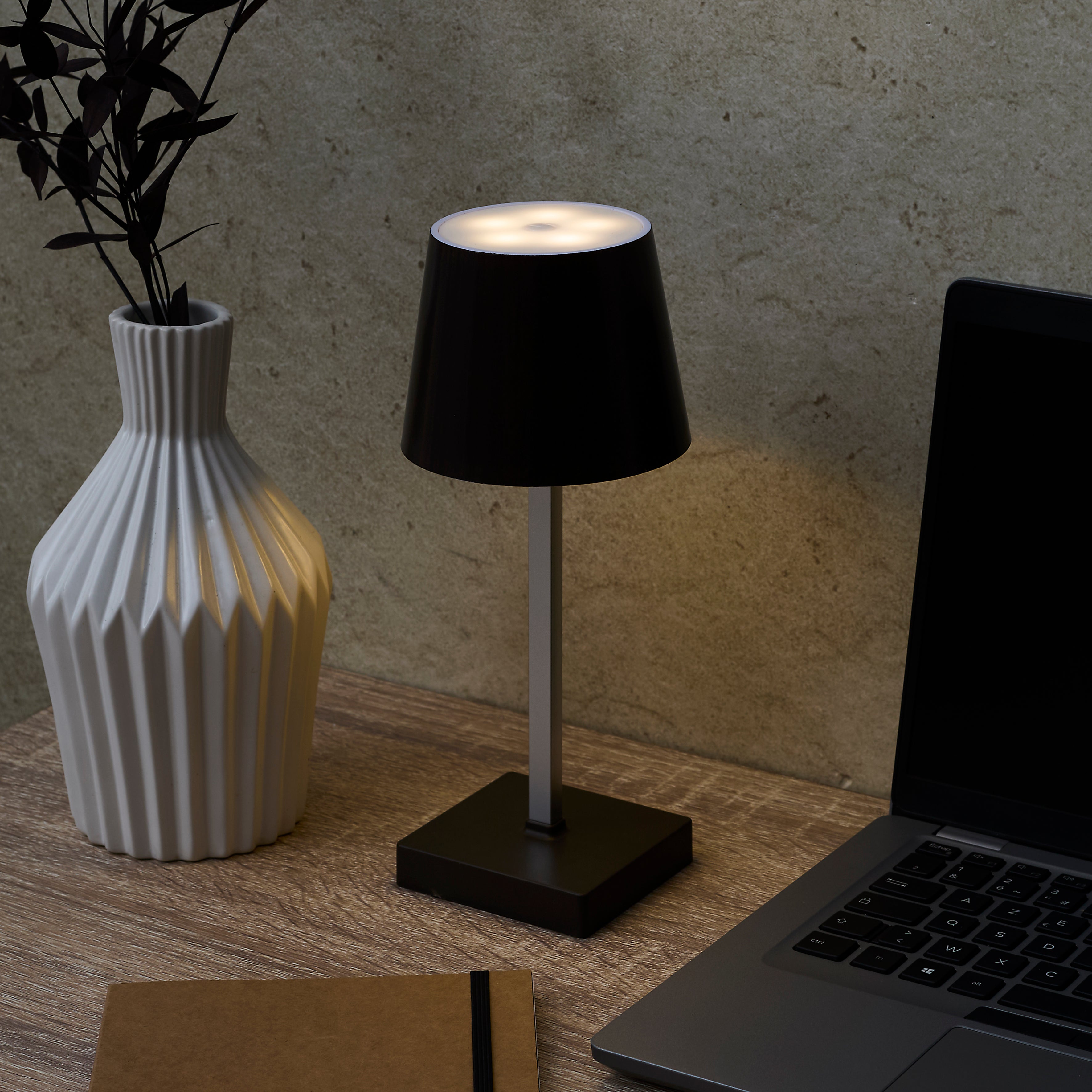 LAMPE DE TABLE A PILES EFFET BOIS H26CM