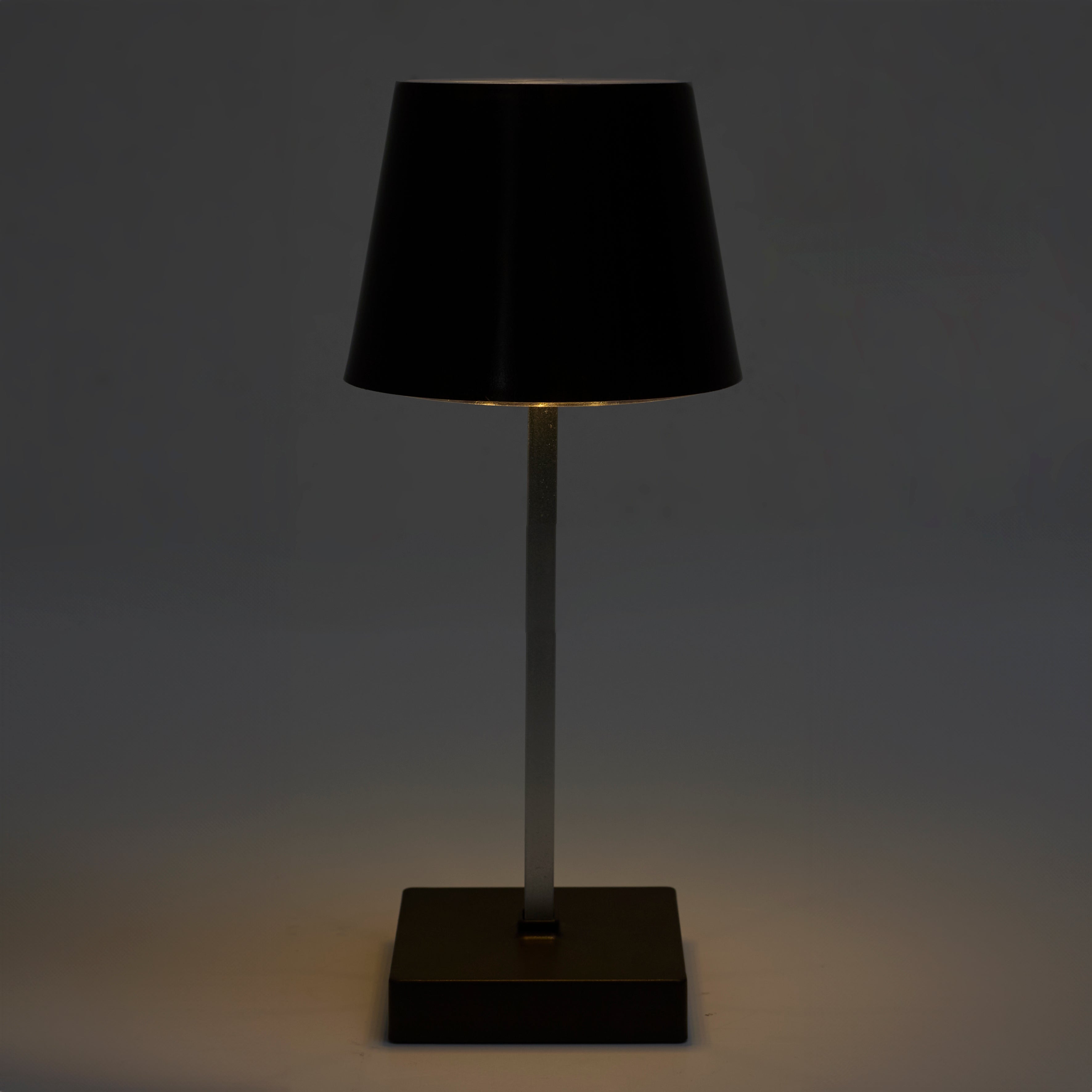 LAMPE DE TABLE A PILES EFFET BOIS H26CM