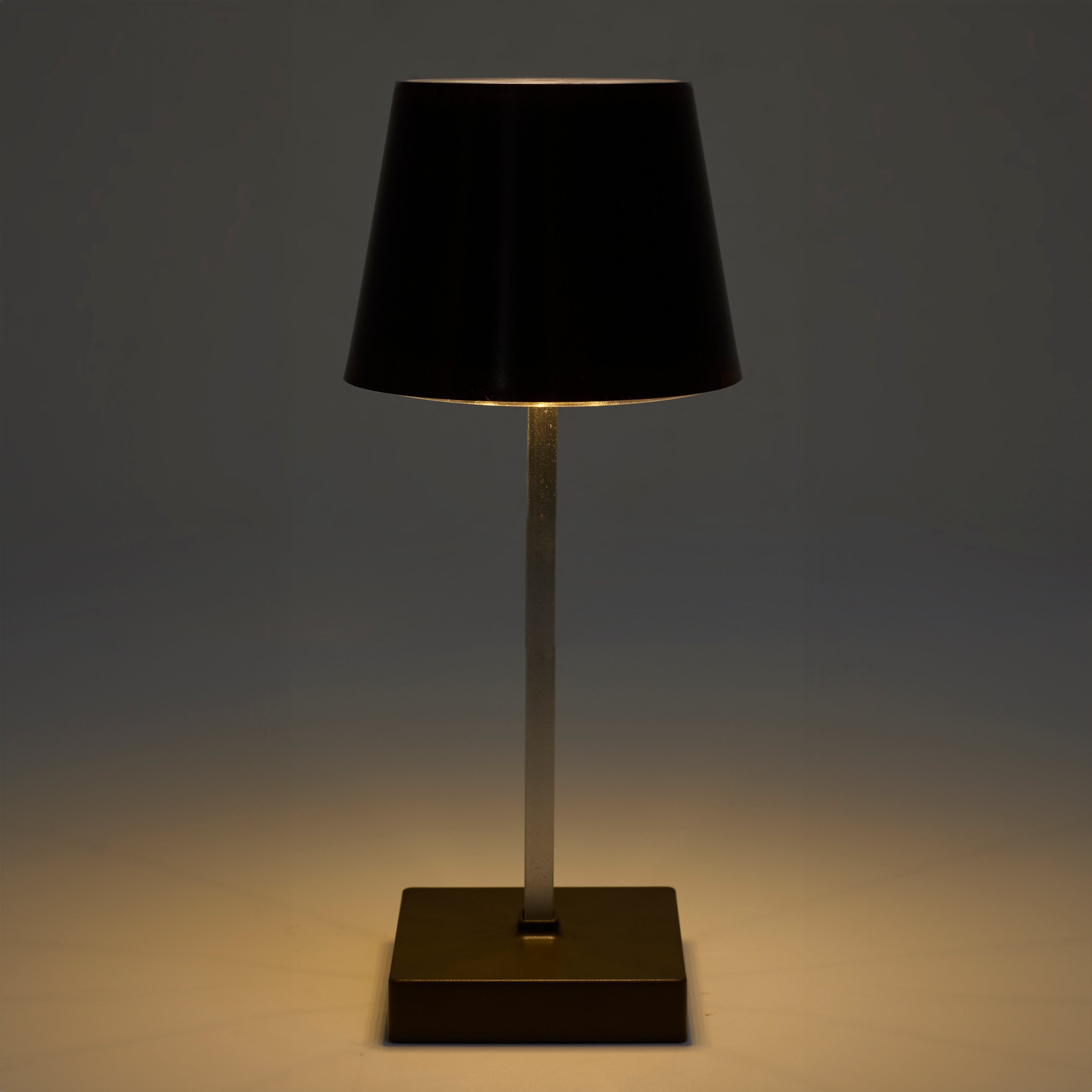 LAMPE DE TABLE A PILES EFFET BOIS H26CM
