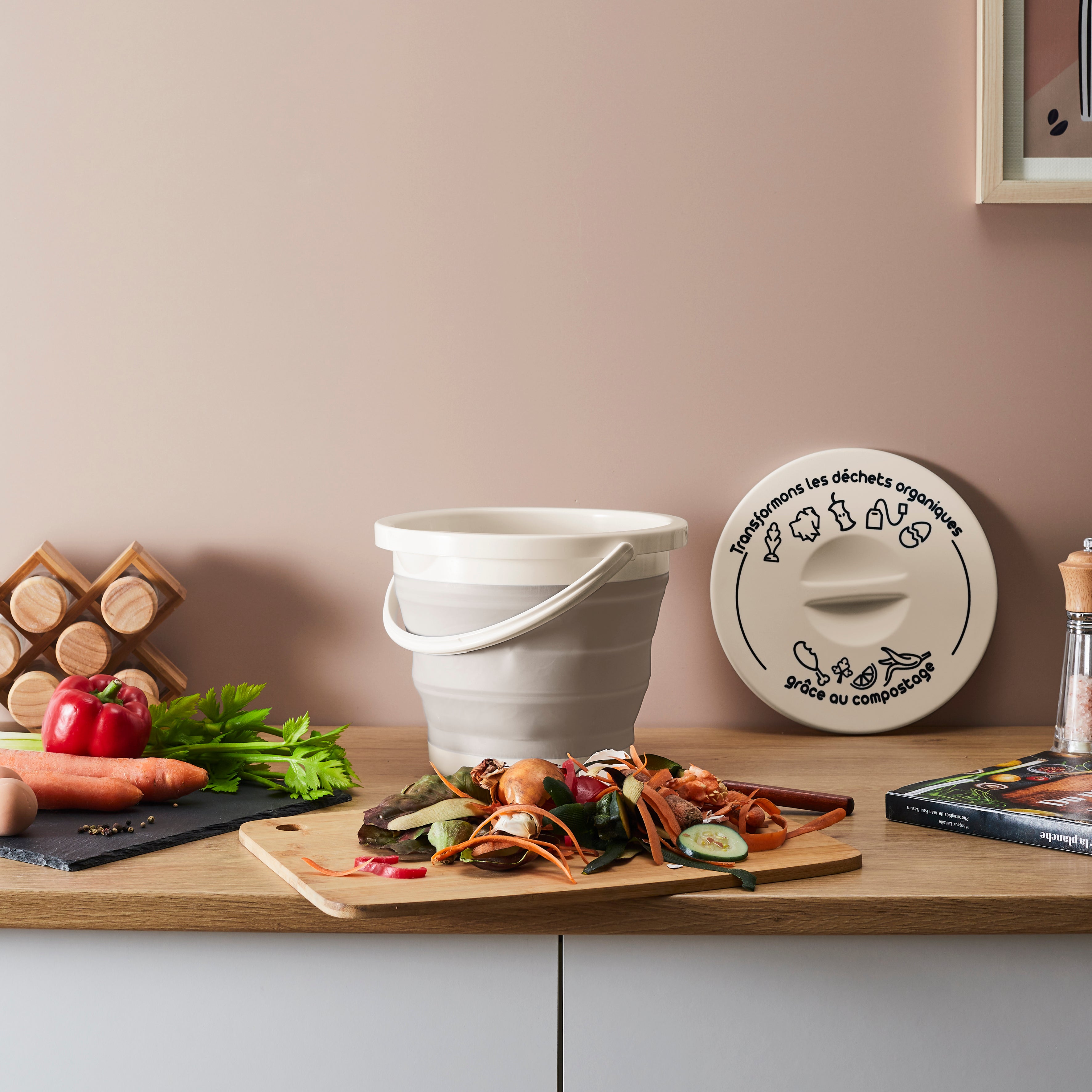 SEAU A COMPOST PLIABLE AVEC ANSE ET COUVERCLE