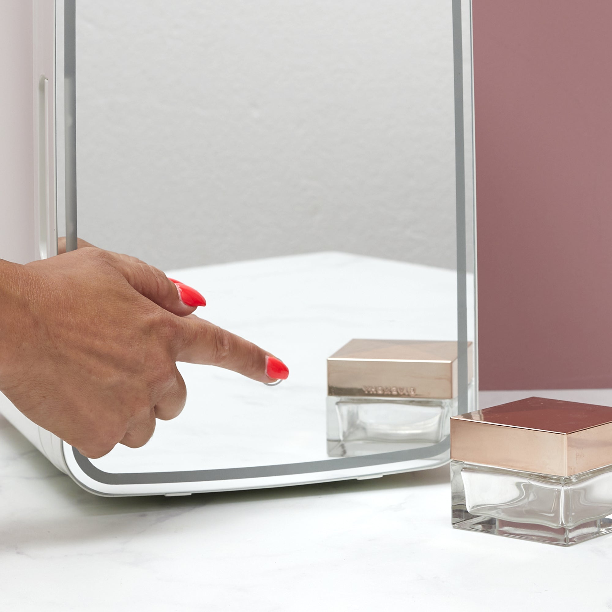 REFRIGERATEUR COSMETIQUE MIROIR LED
