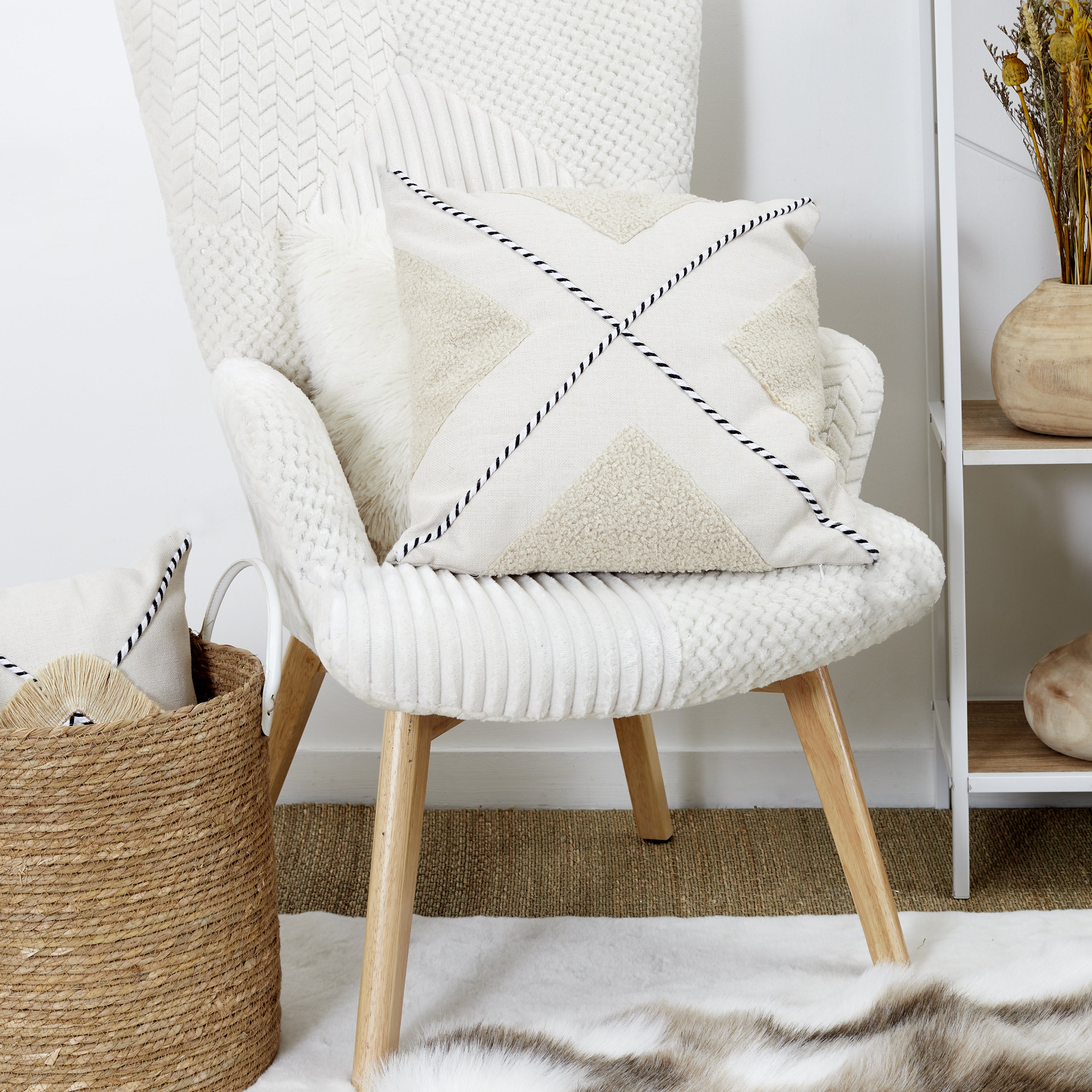 COUSSIN BEIGE ET BLANC BOUCLETTE 40X40CM