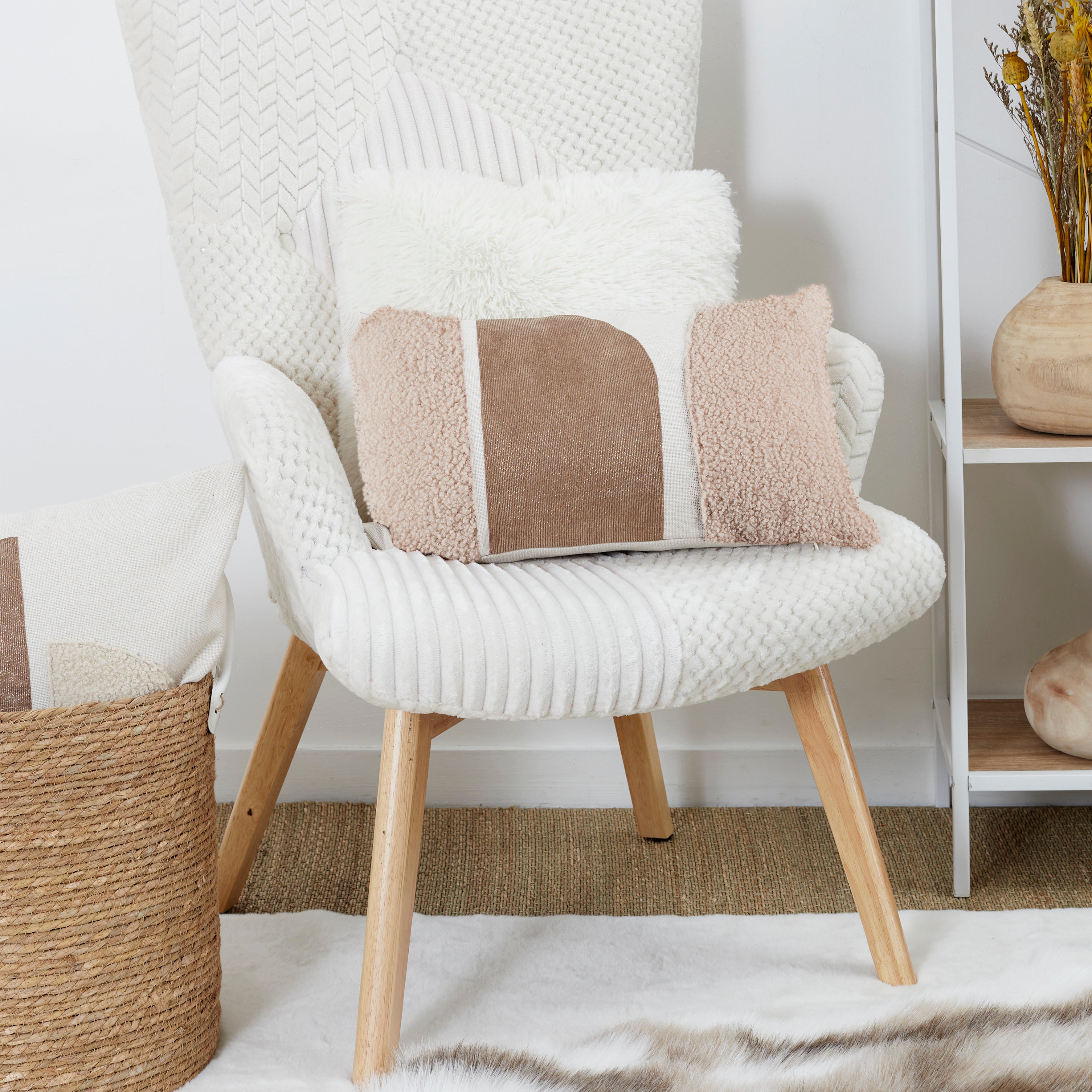 COUSSIN BEIGE ET CREME 30X50CM