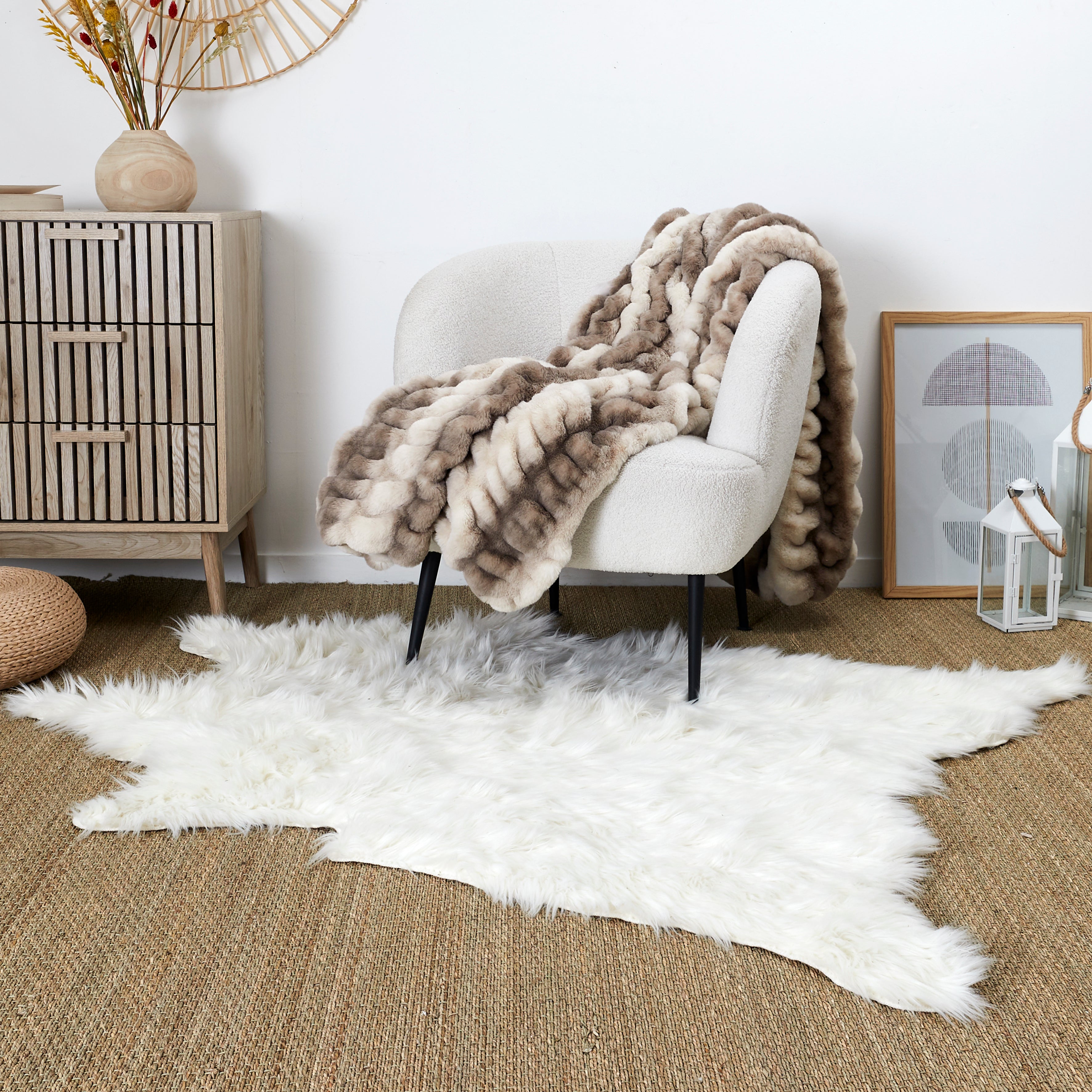 TAPIS FORME PEAU DE BETE FAUSSE FOURURE BLANC