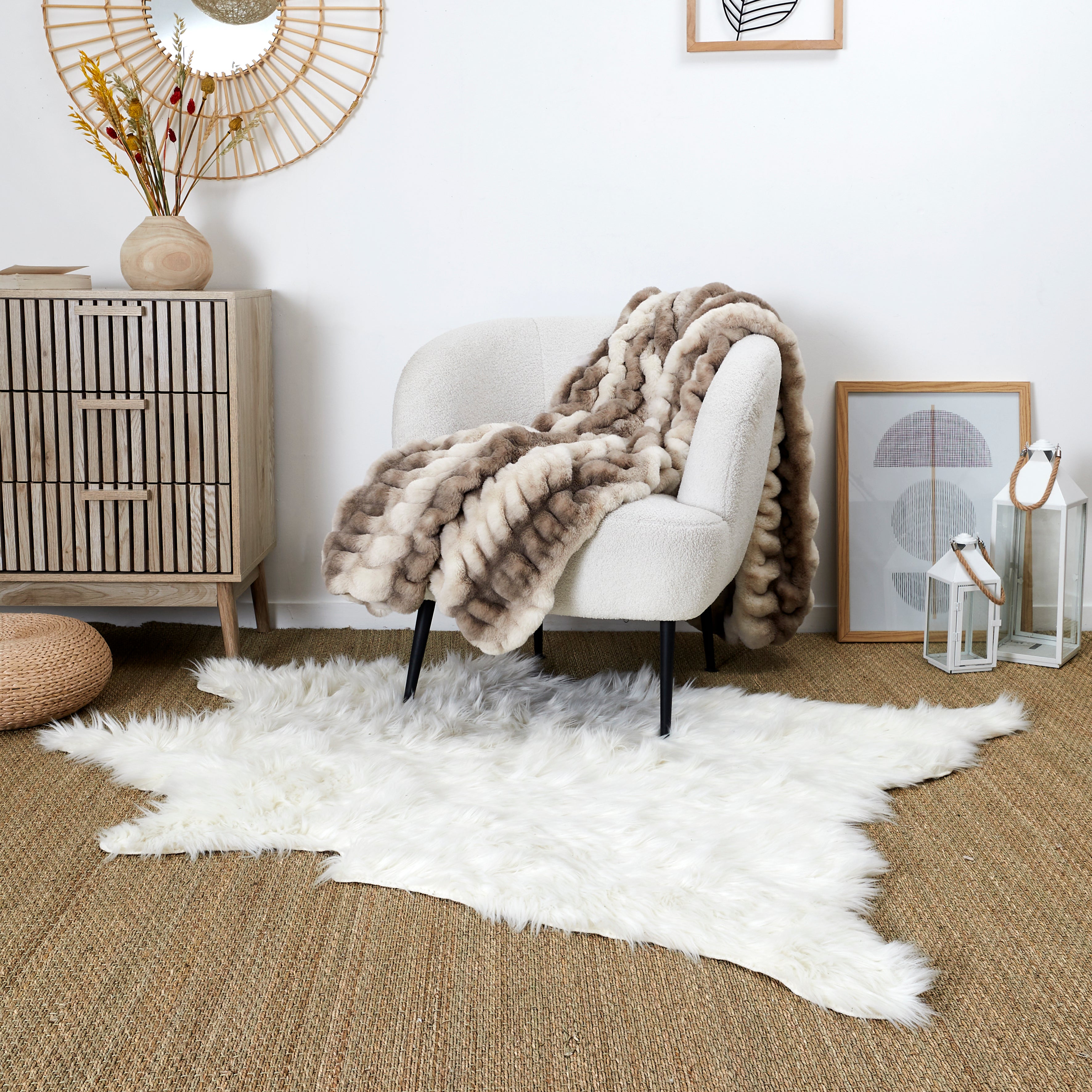 TAPIS FORME PEAU DE BETE FAUSSE FOURURE BLANC