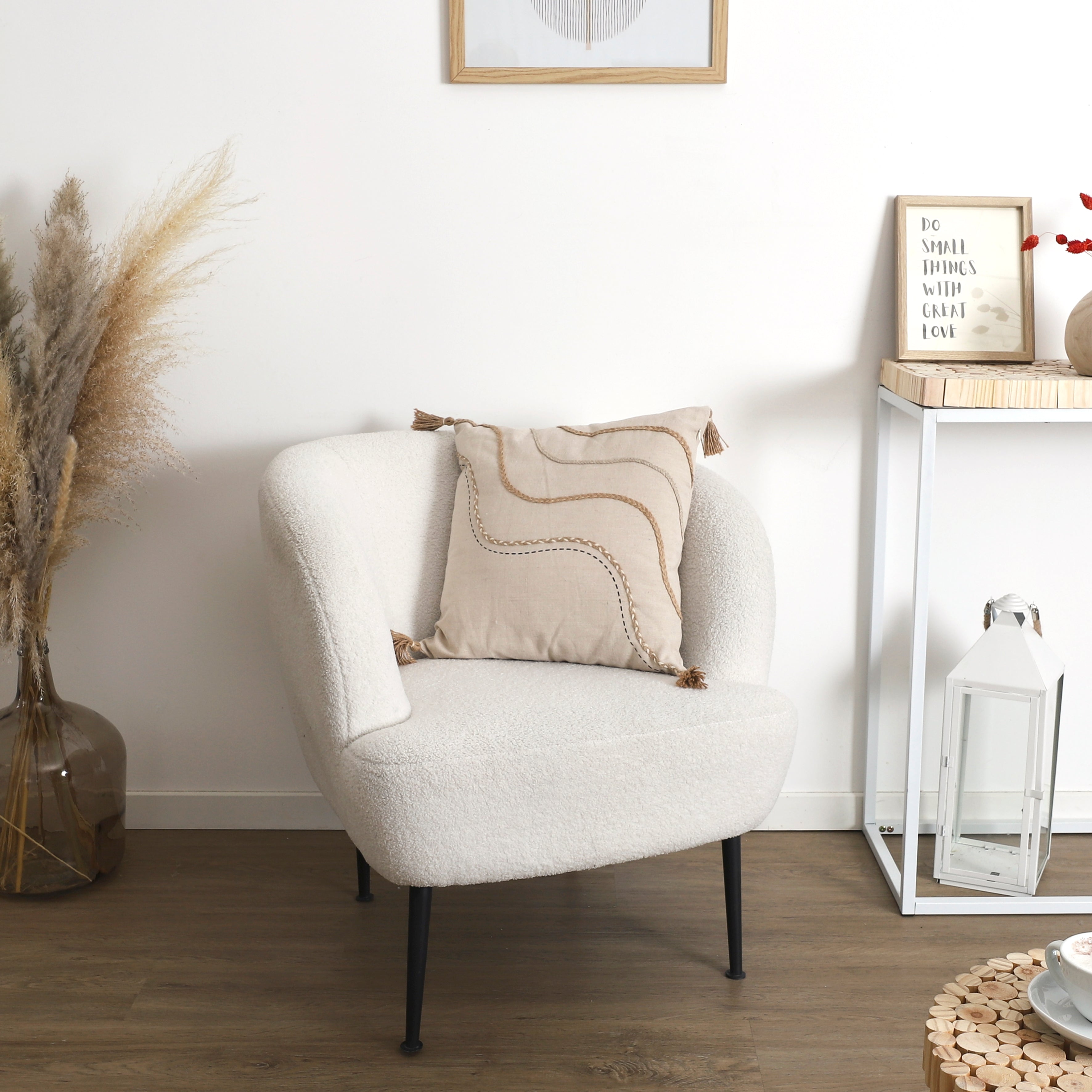 COUSSIN BEIGE ET BLANC A POMPONS 40X40CM