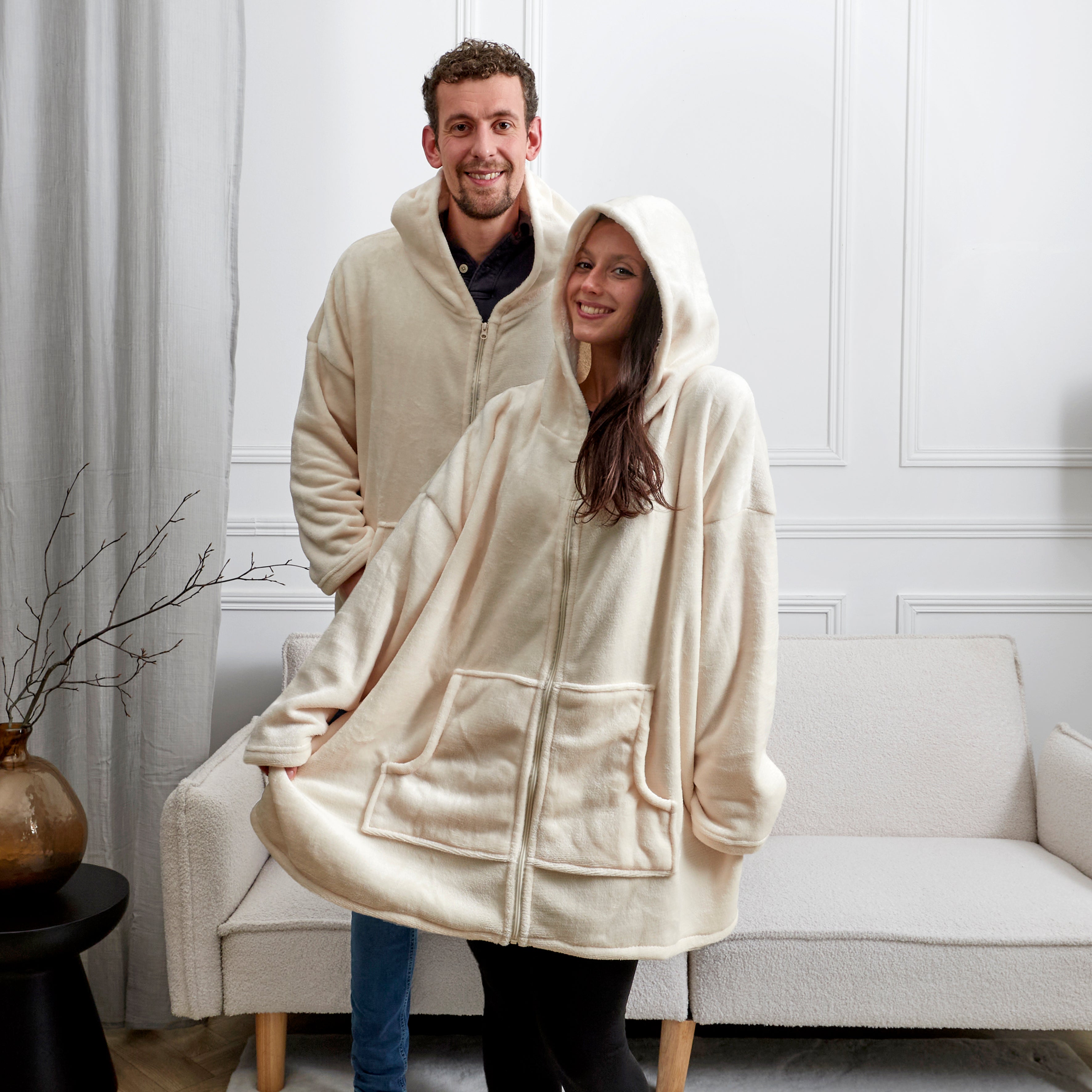 SWEAT A CAPUCHE FERMETURE INTERIEUR BEIGE