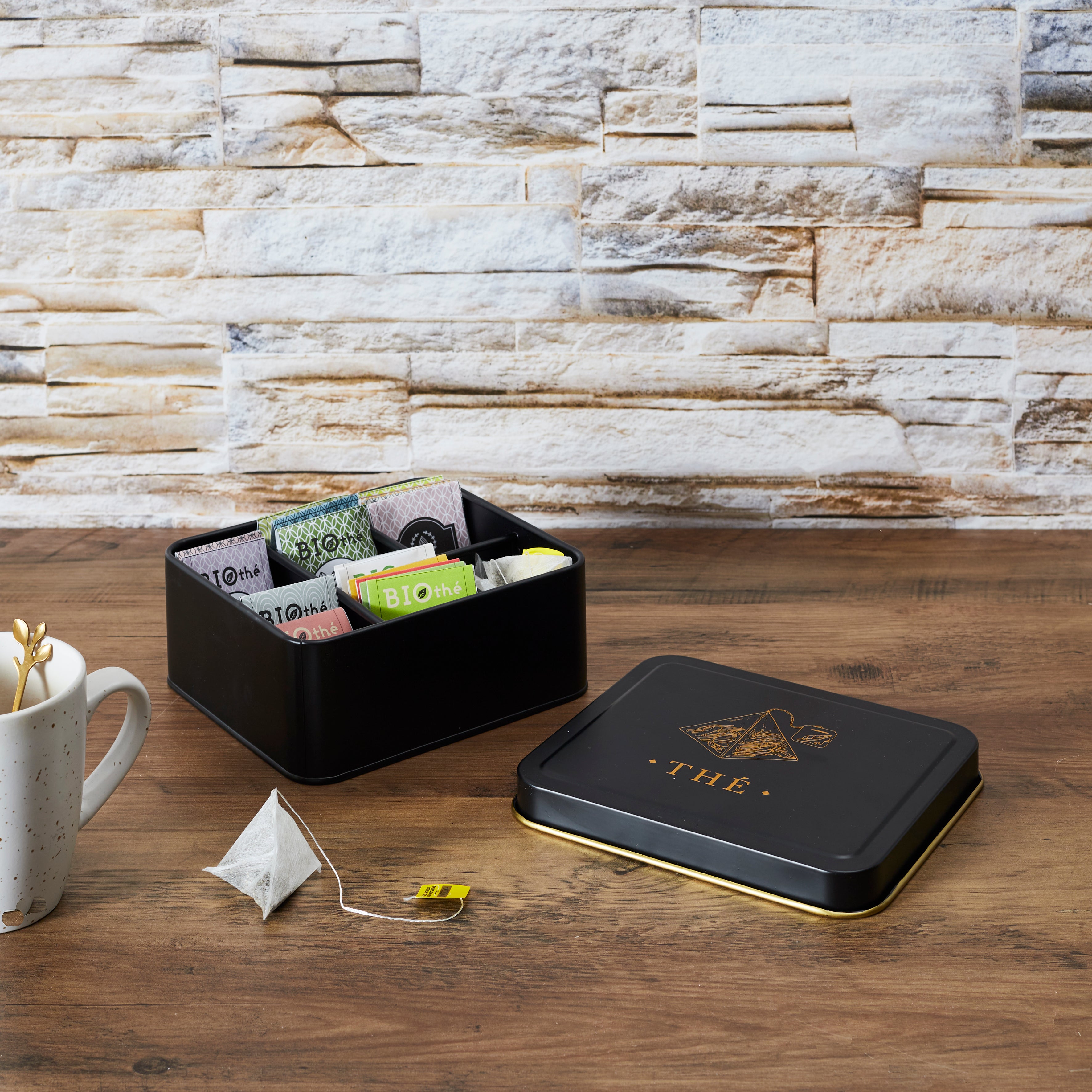 BOITE METAL NOIR ET DORE SACHET DE THE