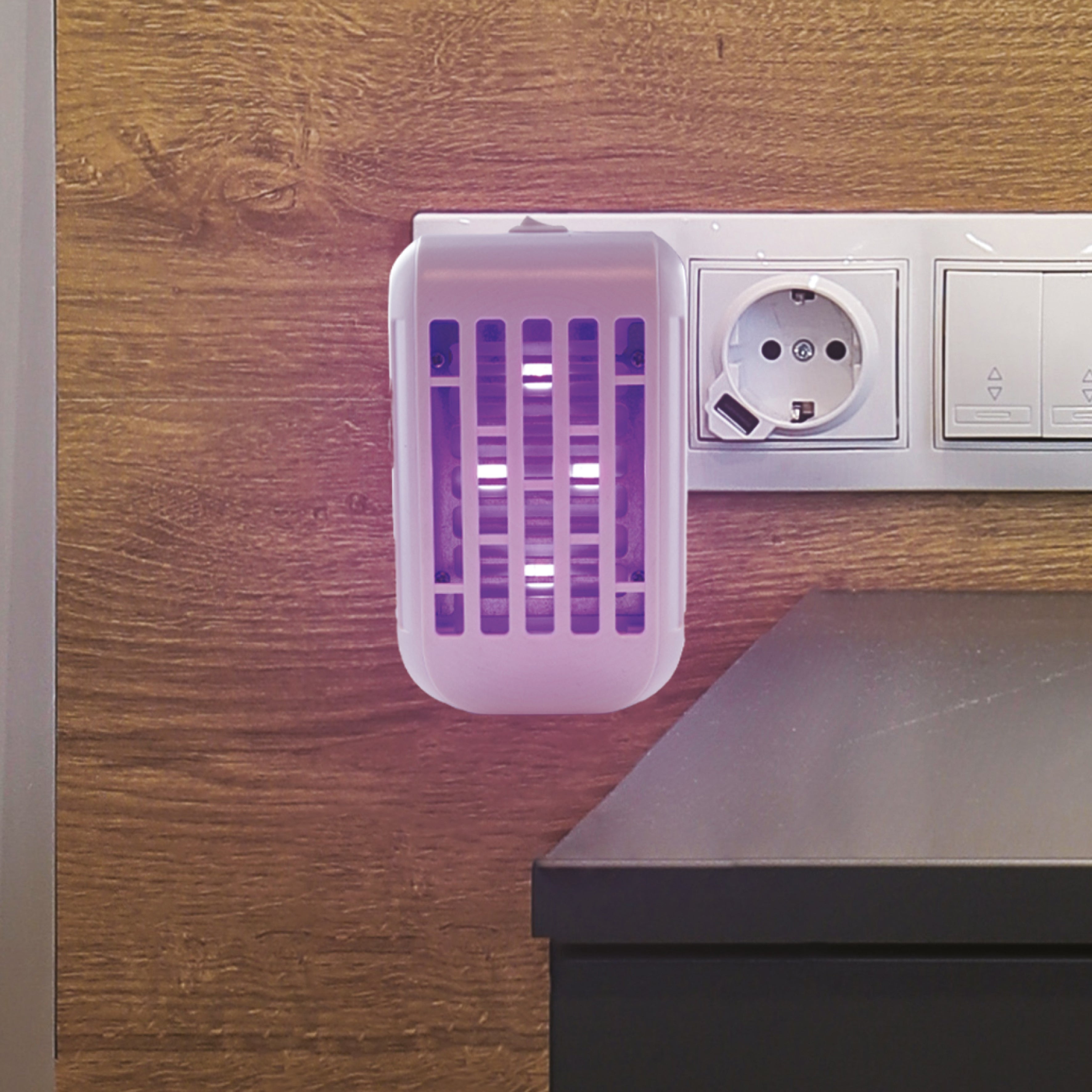 PRISE ANTI INSECTES LAMPE LED