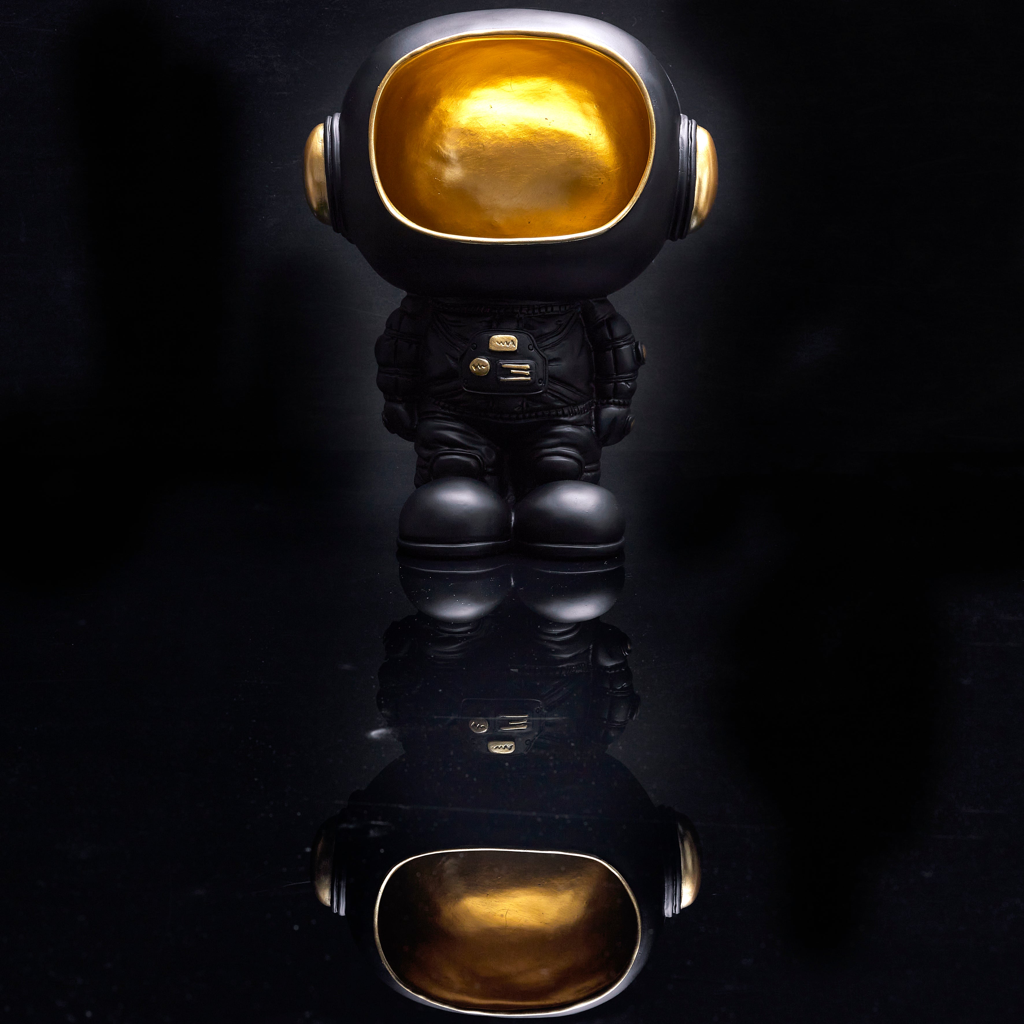 STATUE ASTRONAUTE VIDE POCHE NOIR