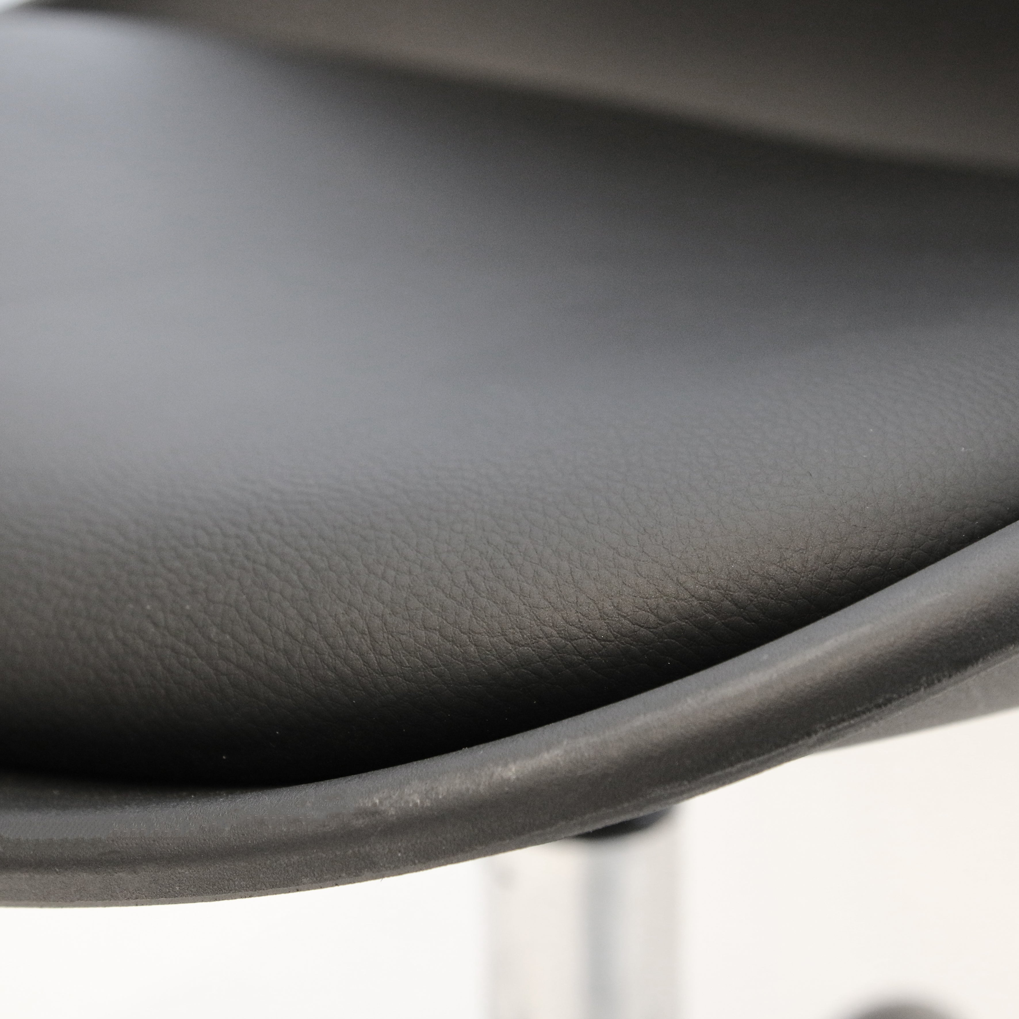 CHAISE A ROULETTES KIRUNA NOIR - LOT DE 2