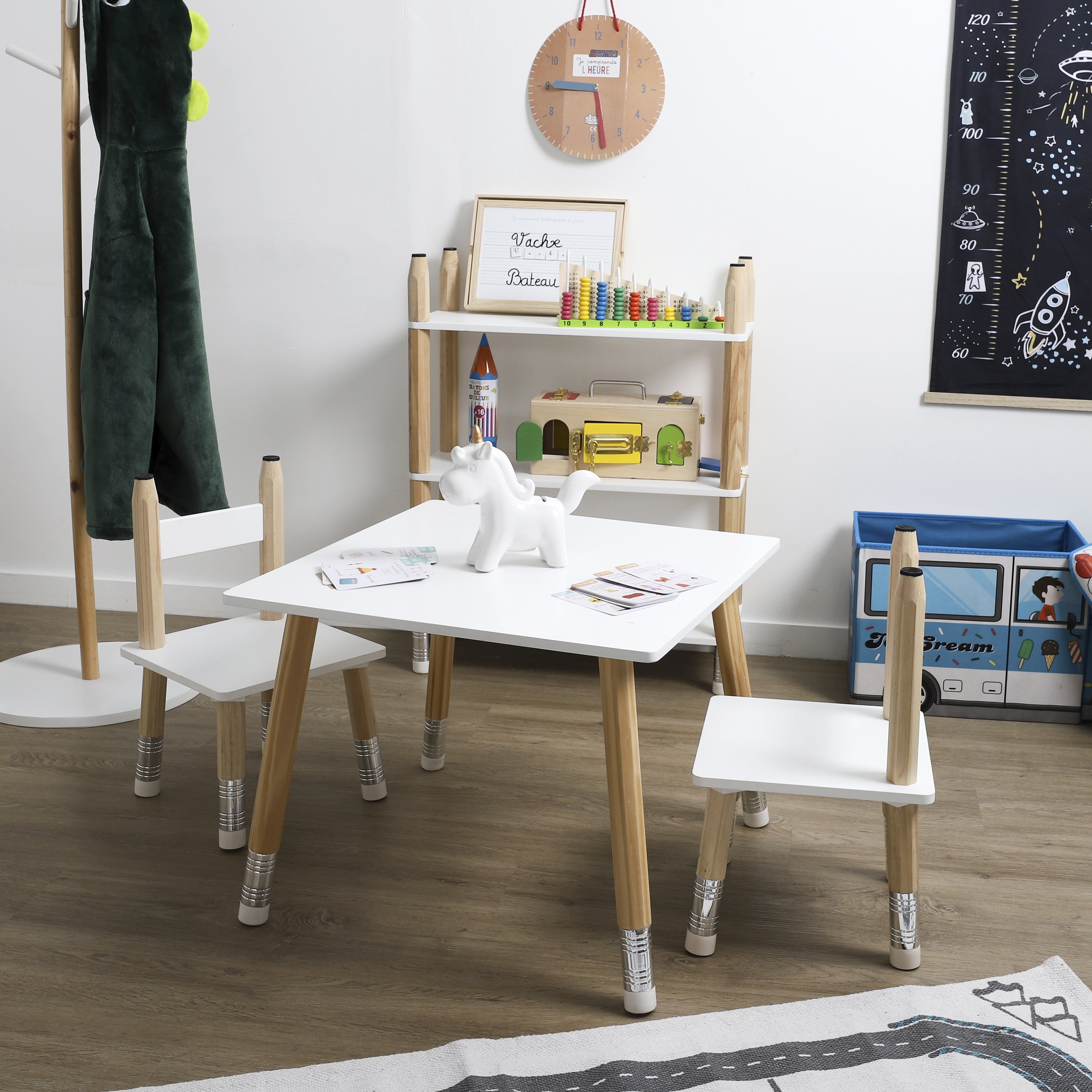 TABLE ET 2 CHAISES CRAYON