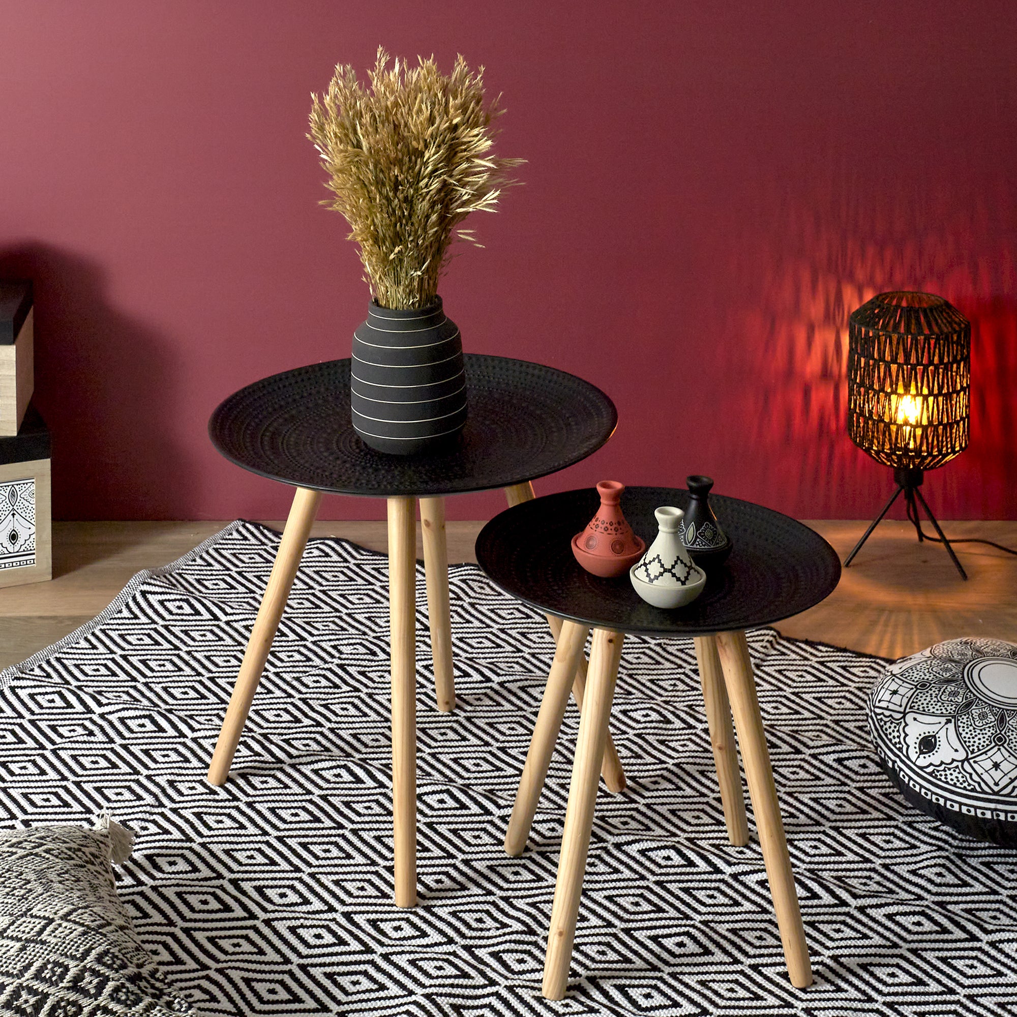 TABLE GIGOGNE RONDE RELIEF NOIR X2