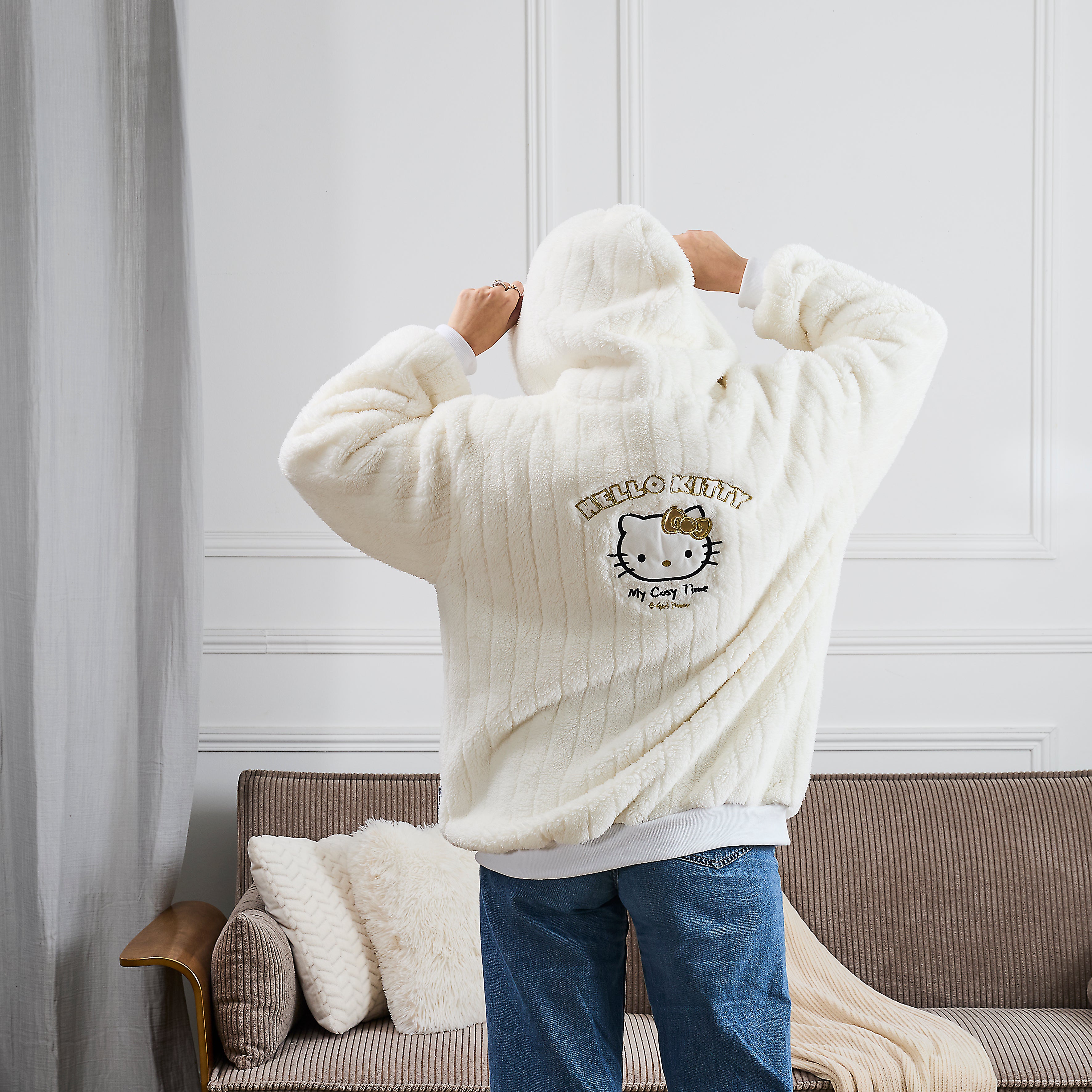SWEAT A CAPUCHE HELLO KITTY