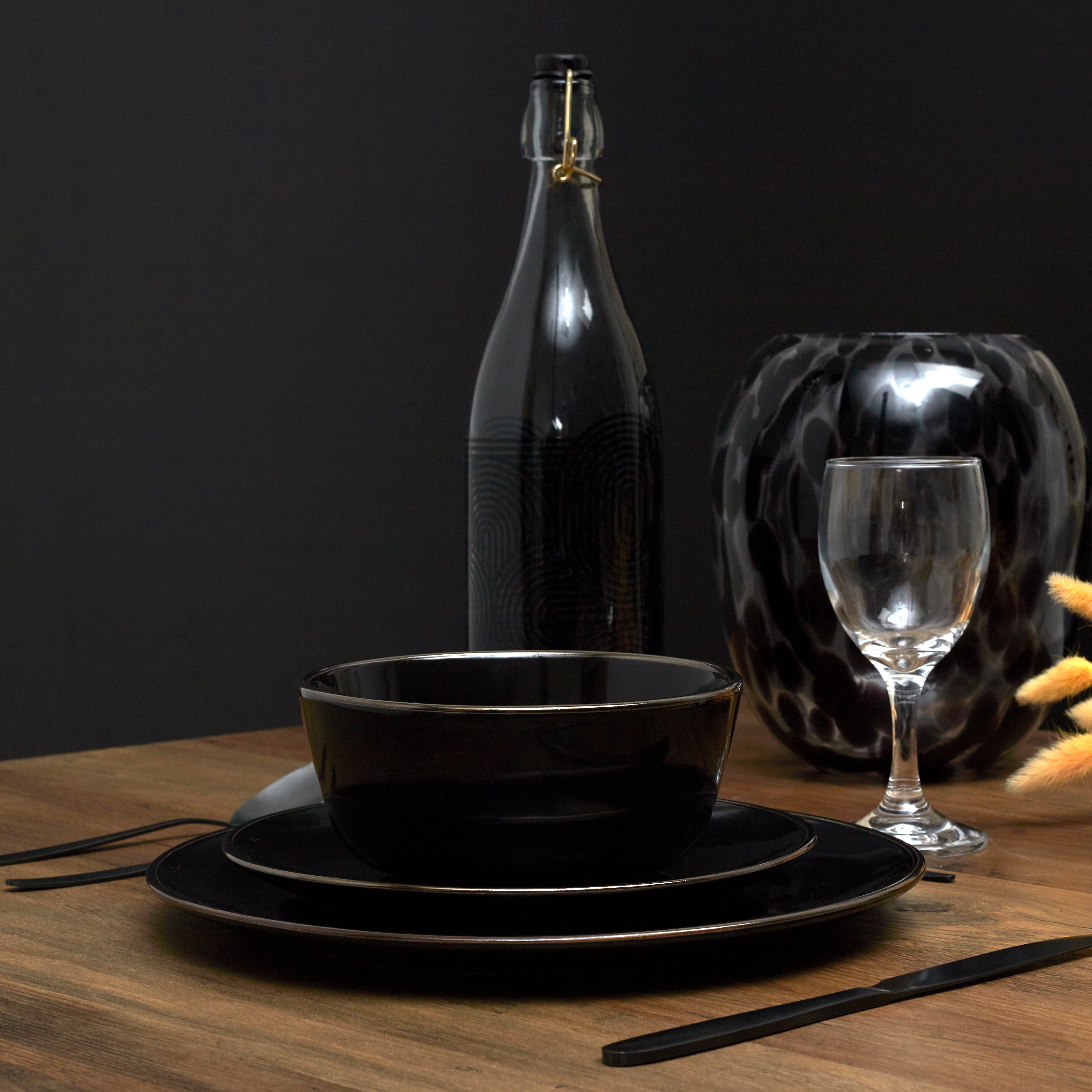 ASSIETTE NOIRE LISERE DORE D20CM - LOT DE 6