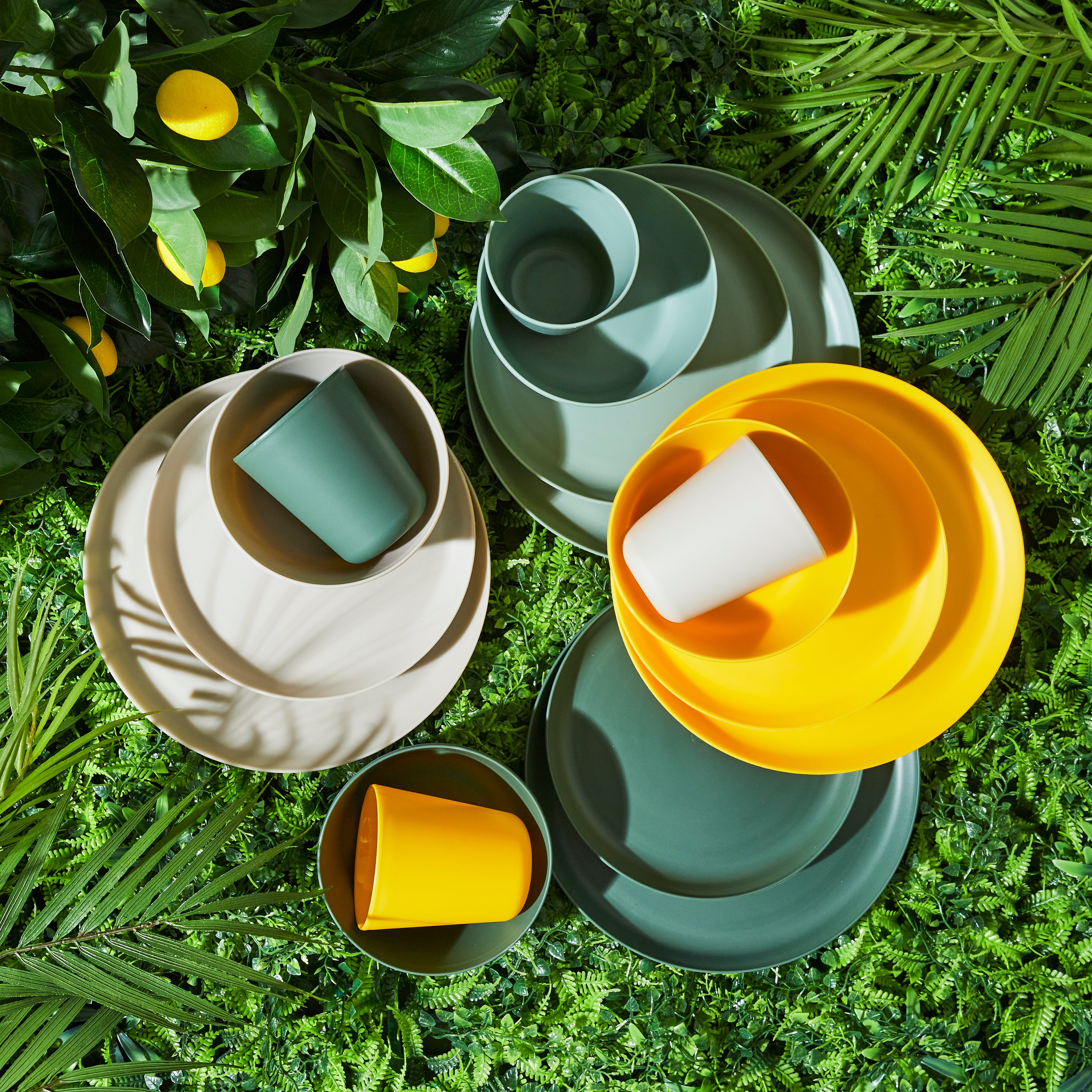SET DE COUVERTS EN PLASTIQUE X12 AVEC BOITE