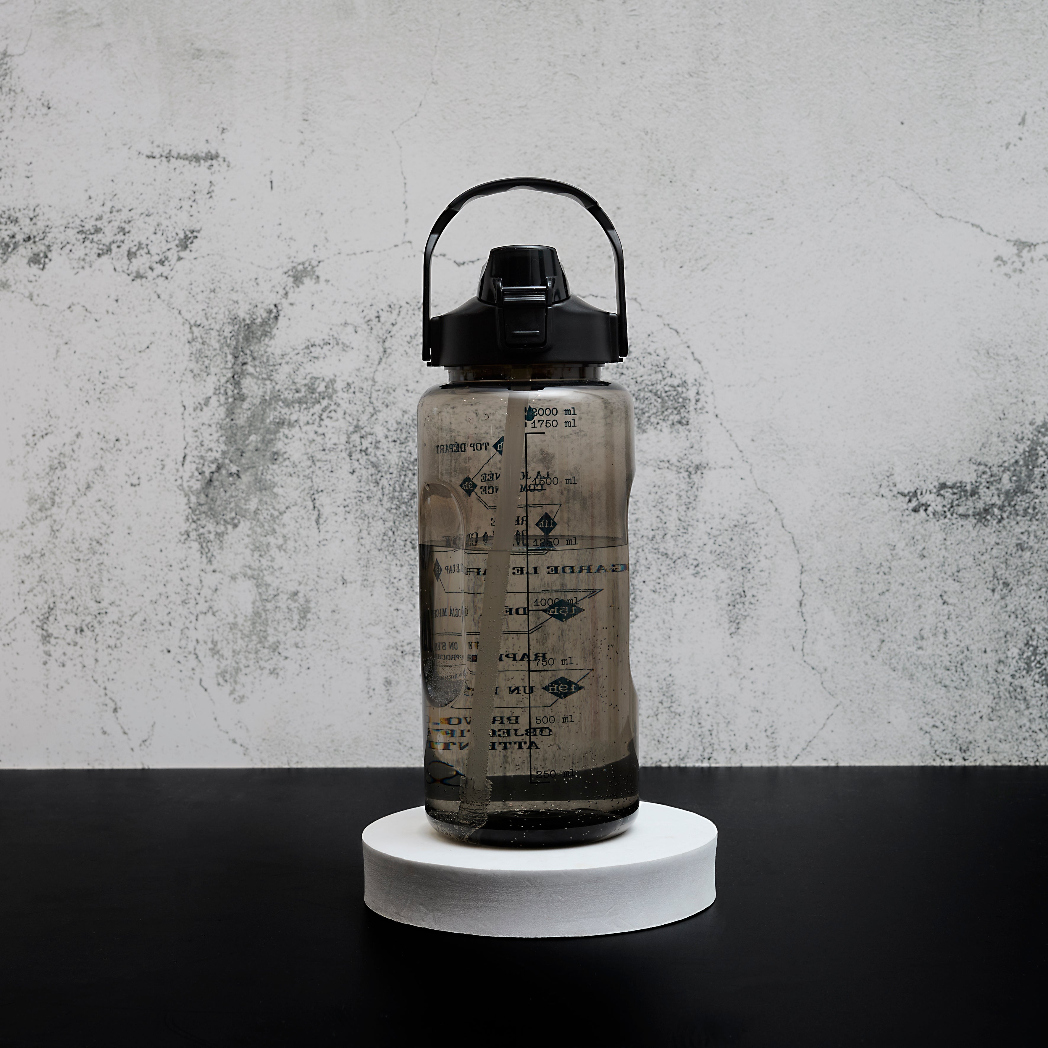 BOUTEILLE MOTIVATION TRANSPARENTE NOIRE 2L