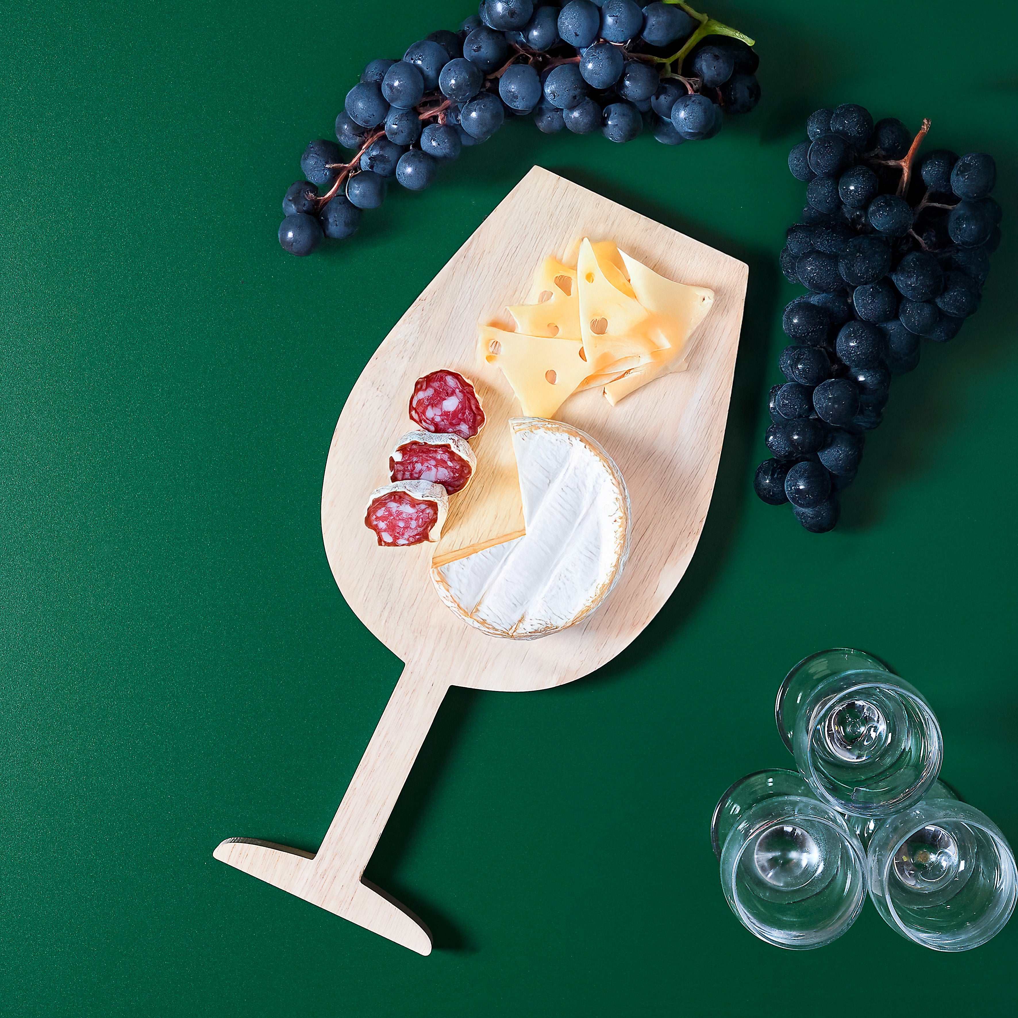 PLANCHE APERO EN FORME DE VERRE DE VIN