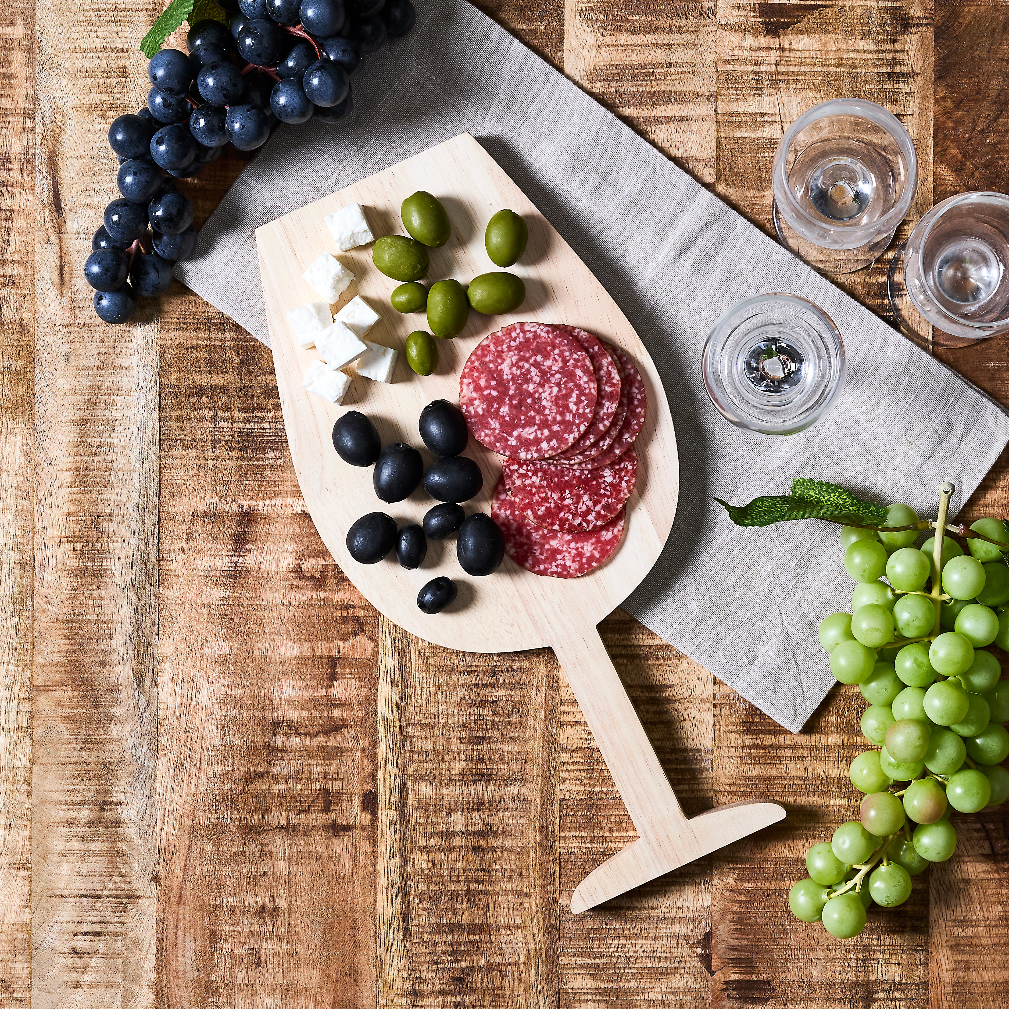 PLANCHE APERO EN FORME DE VERRE DE VIN