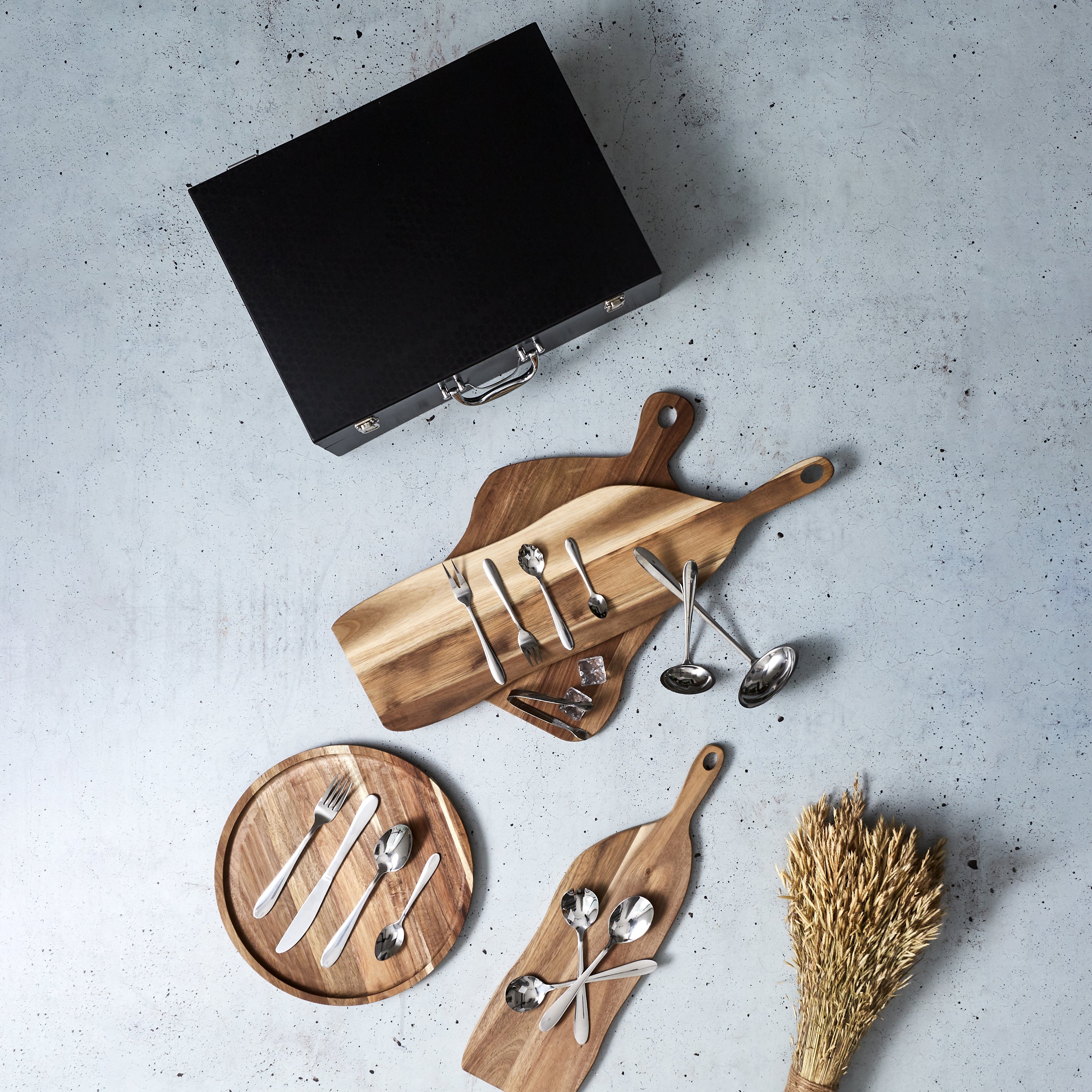 MENAGERE 84 PIECES COFFRET EN BOIS AVEC TIROIR