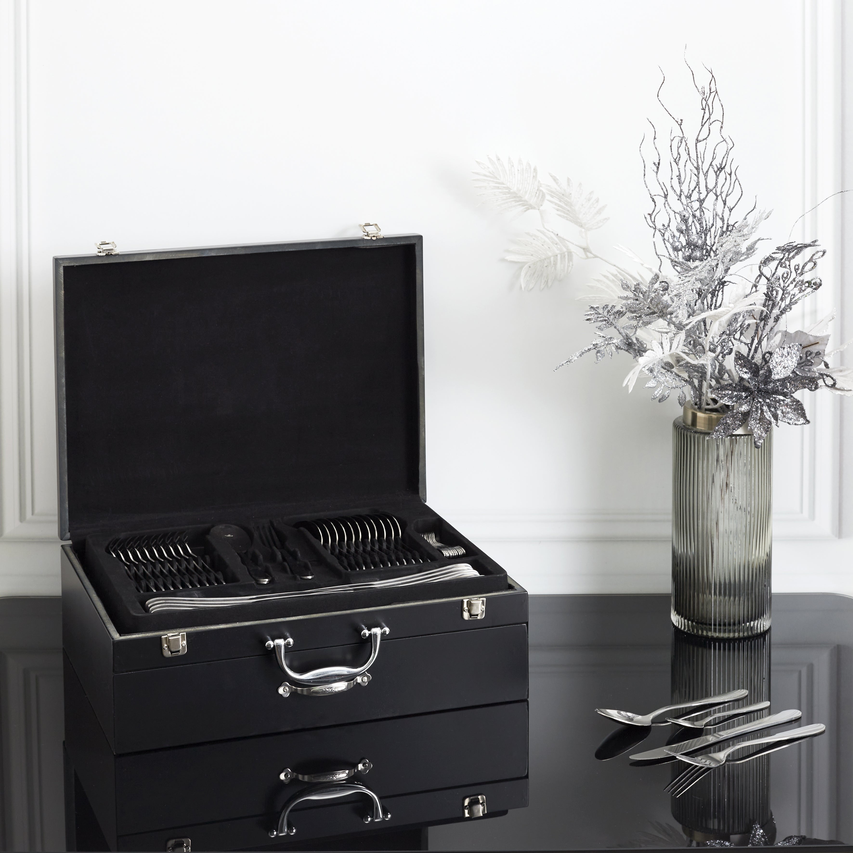 MENAGERE 84 PIECES COFFRET EN BOIS AVEC TIROIR