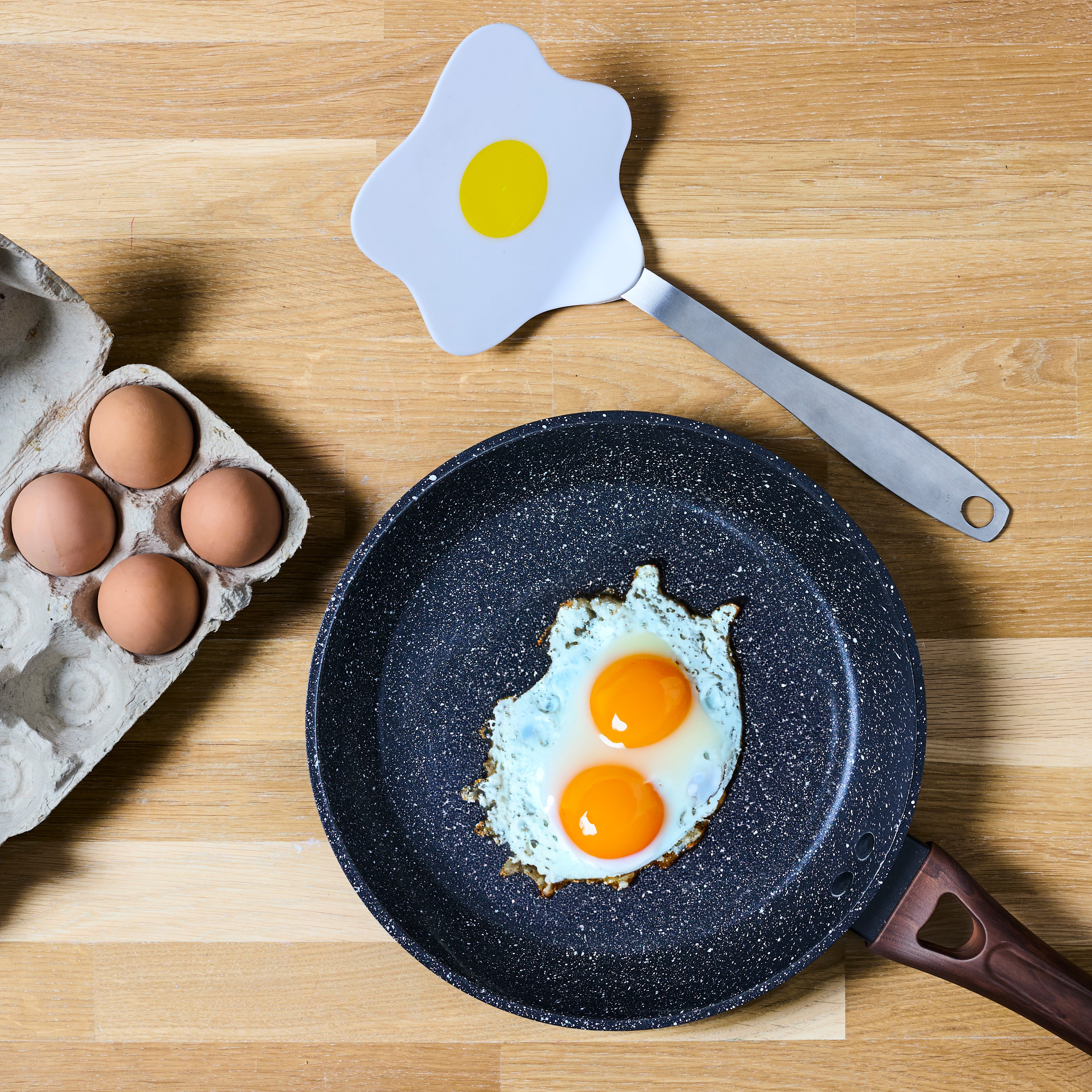 SPATULE EN FORME D OEUF AU PLAT