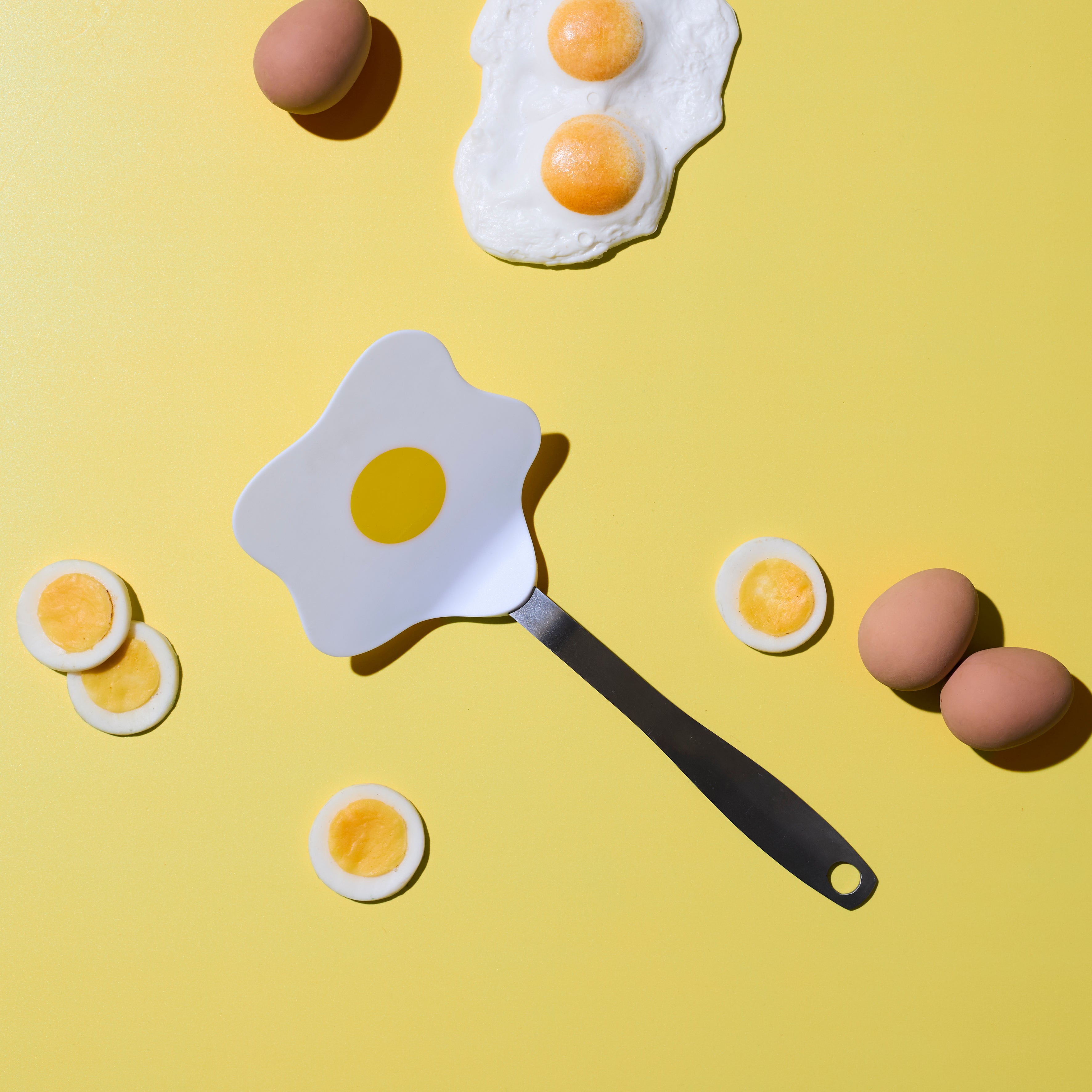 SPATULE EN FORME D OEUF AU PLAT
