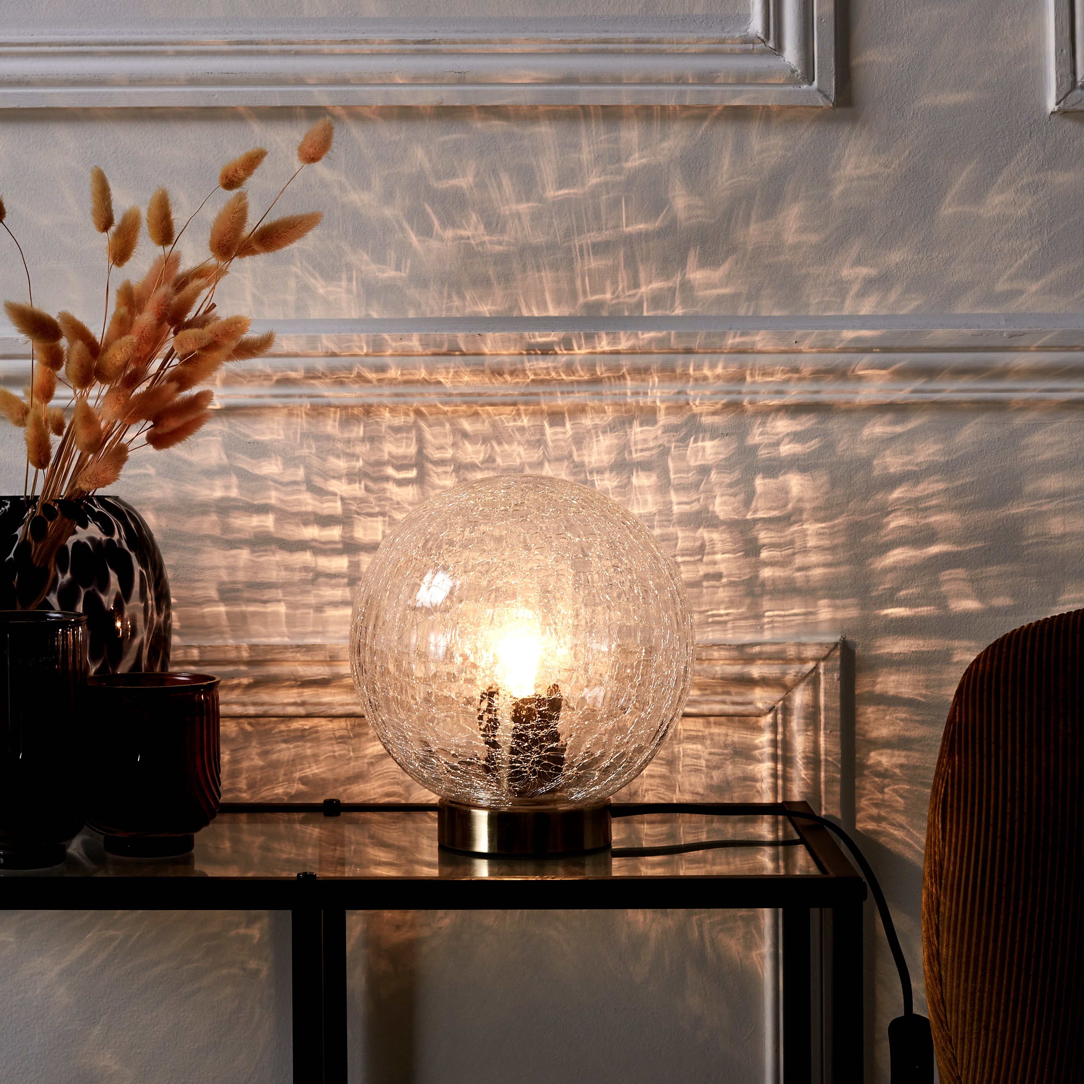 LAMPE A POSER BOULE EN VERRE CISELE