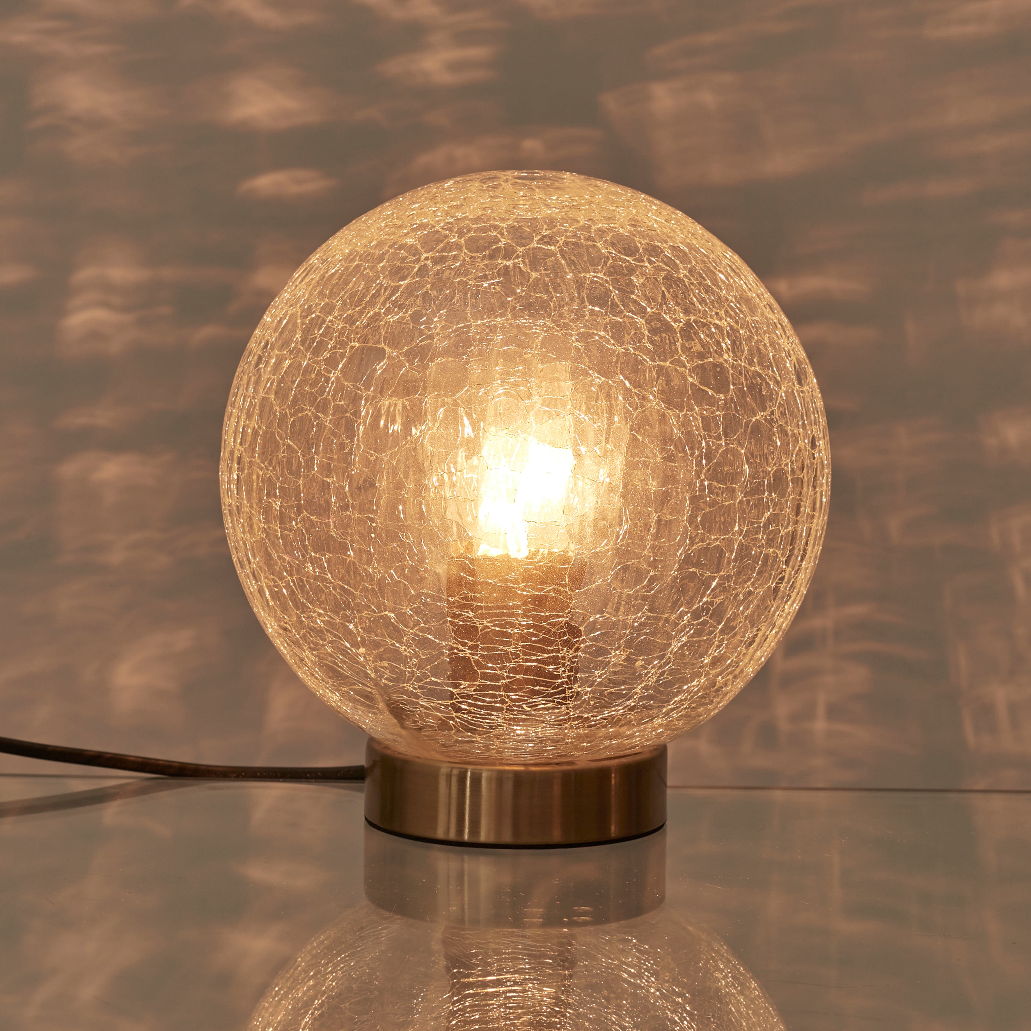 LAMPE A POSER BOULE EN VERRE CISELE
