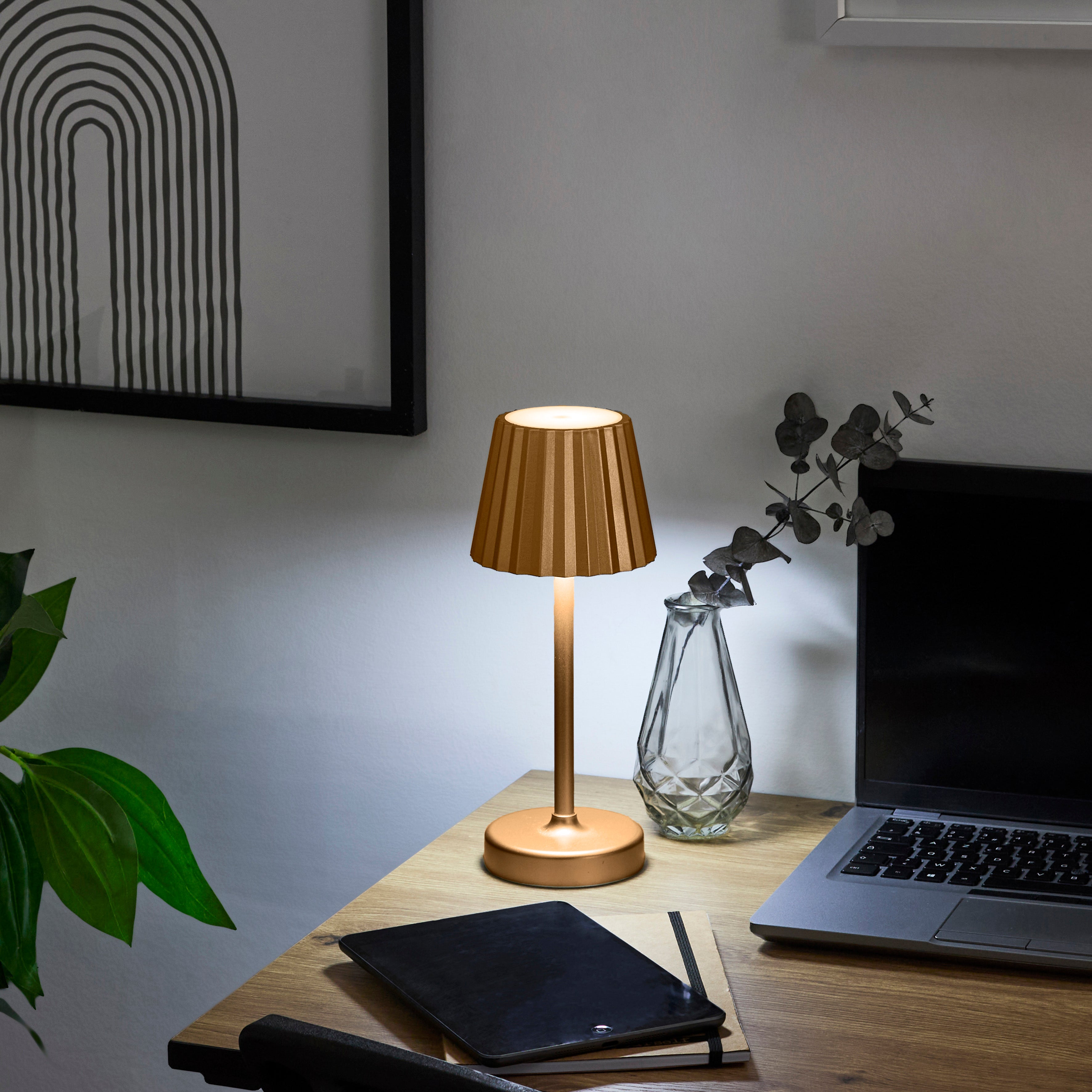 LAMPE DE TABLE OR TACTILE H26CM PILES NC