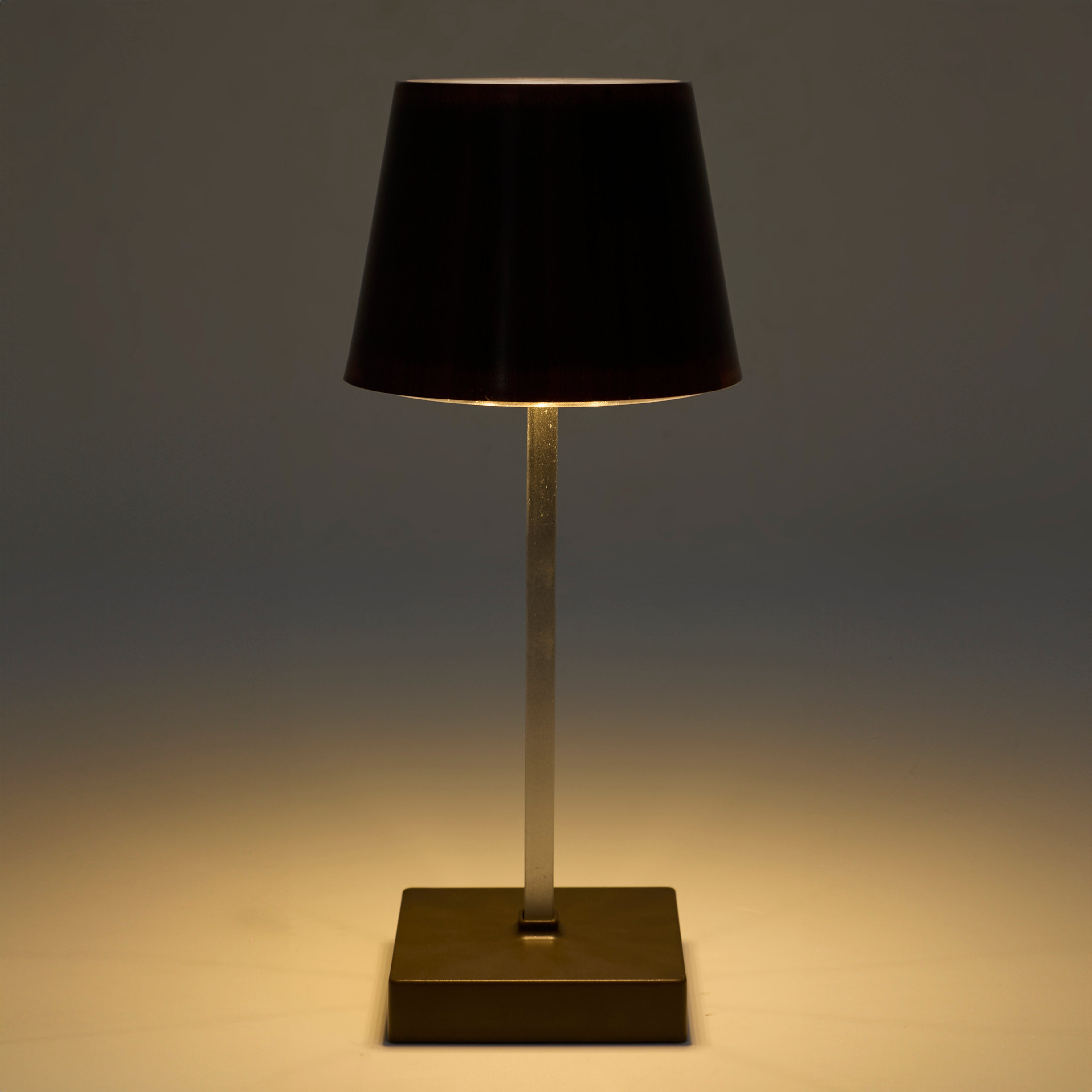 LAMPE DE TABLE A PILES EFFET BOIS H26CM