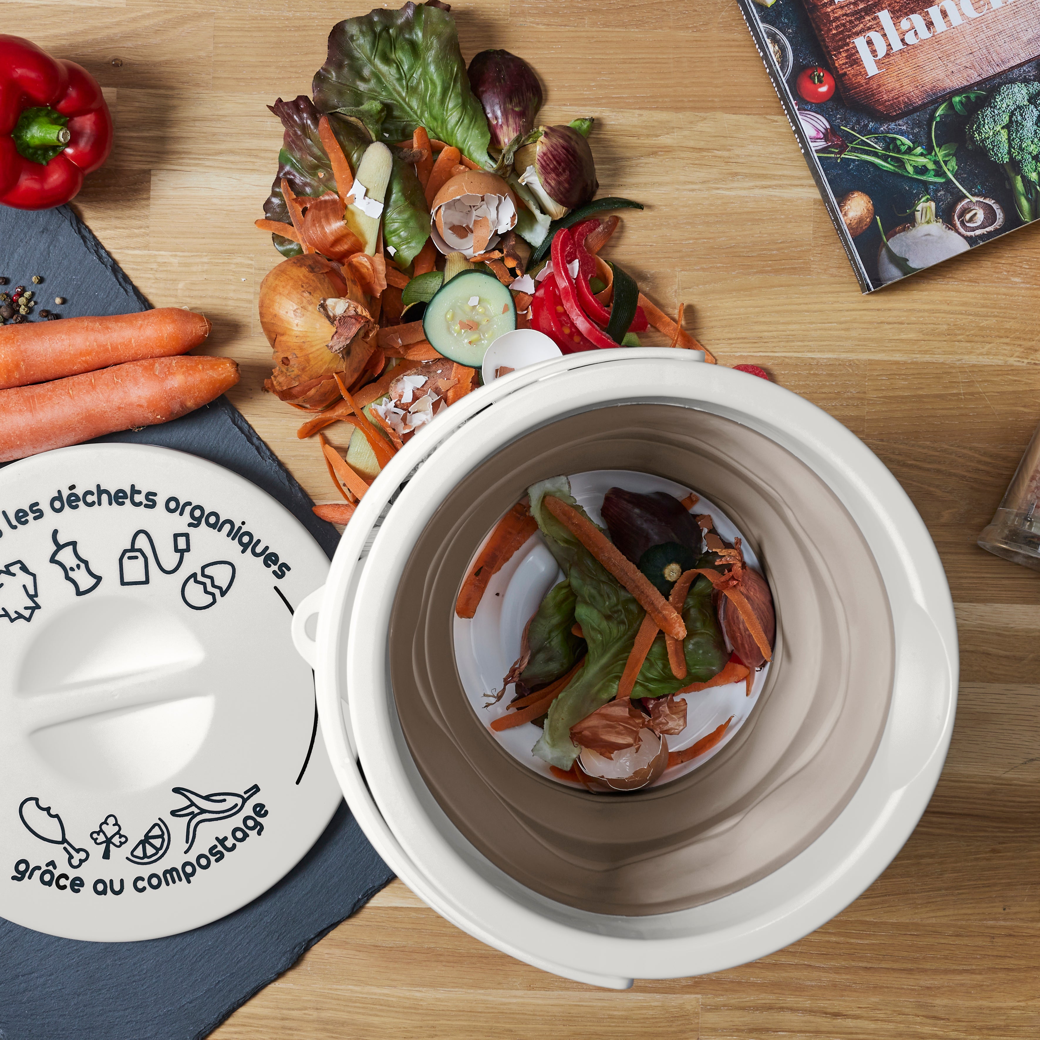 SEAU A COMPOST PLIABLE AVEC ANSE ET COUVERCLE