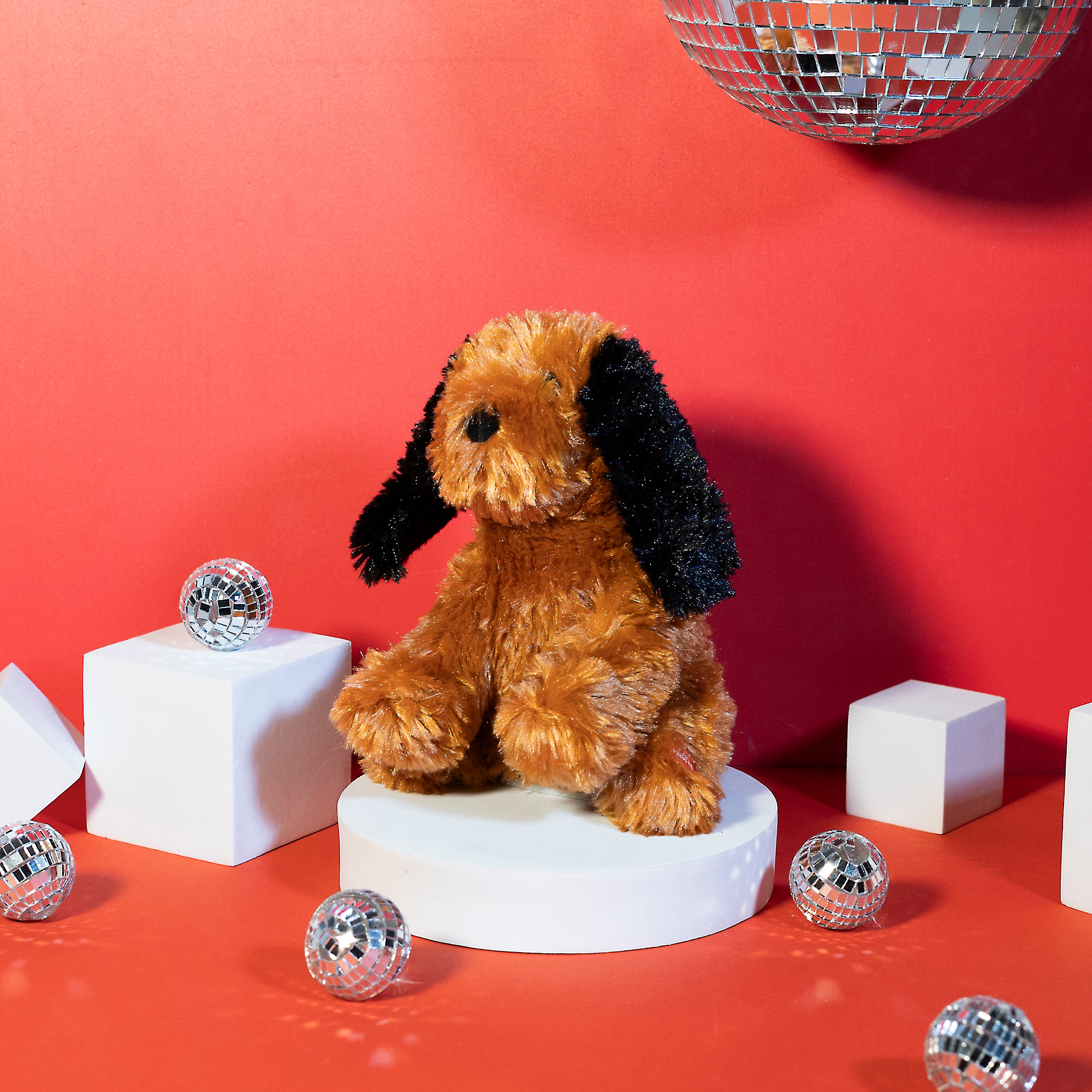 PELUCHE CHIEN DANSEUR A PILES
