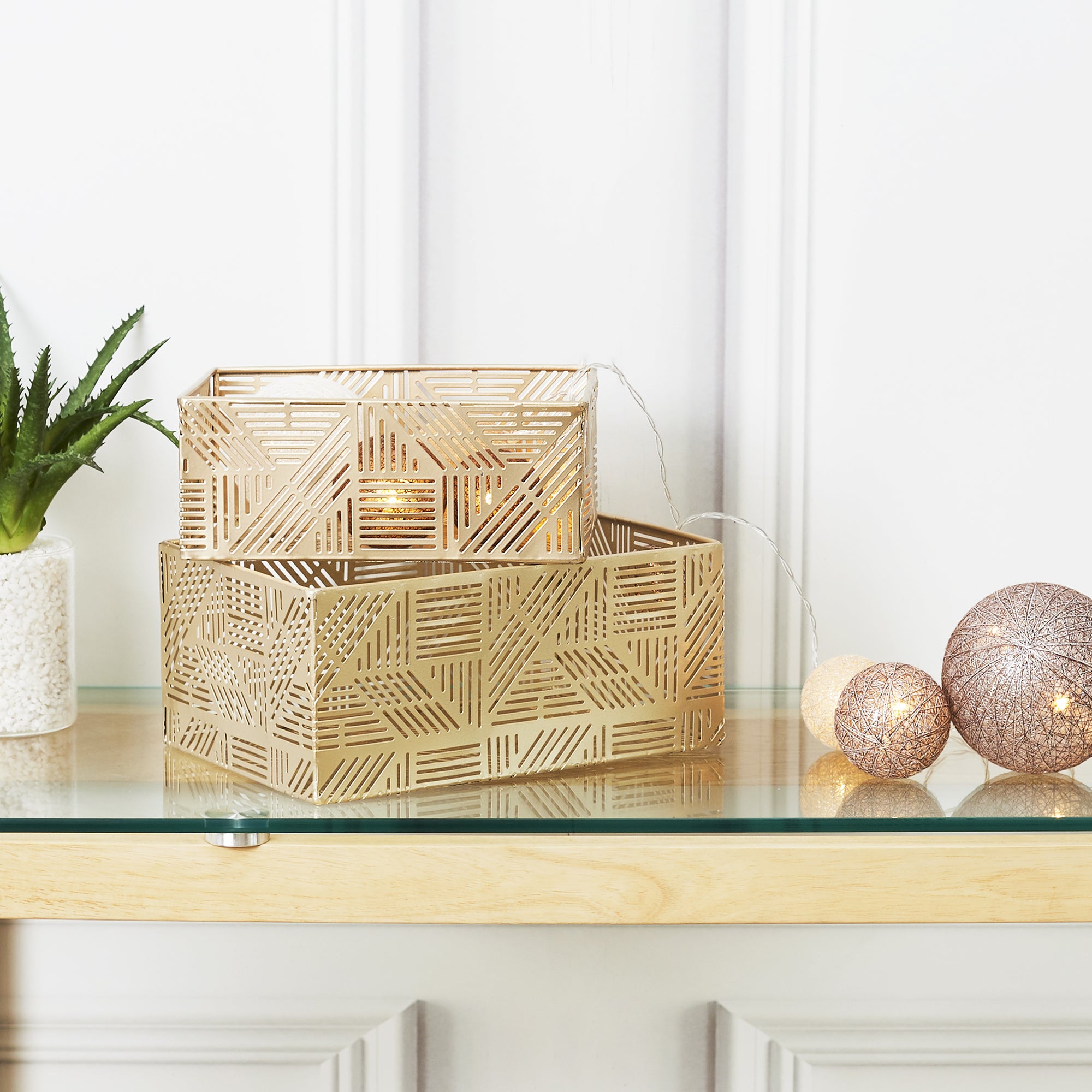 PANIER METAL AJOURE DORE RAYURE X2