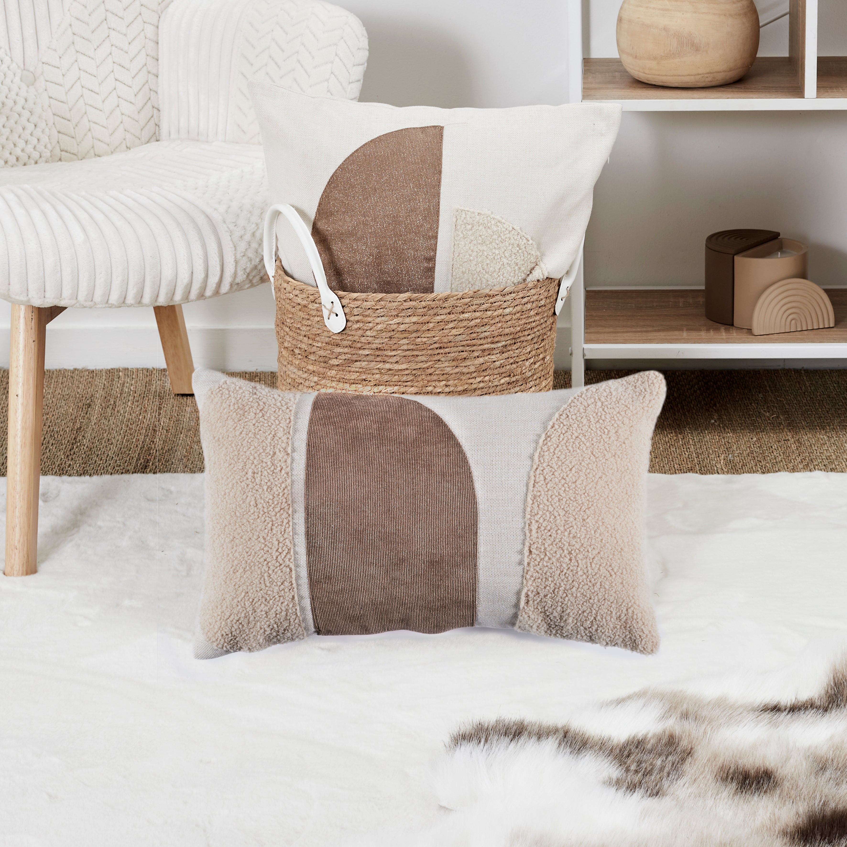 COUSSIN BEIGE ET CREME 30X50CM