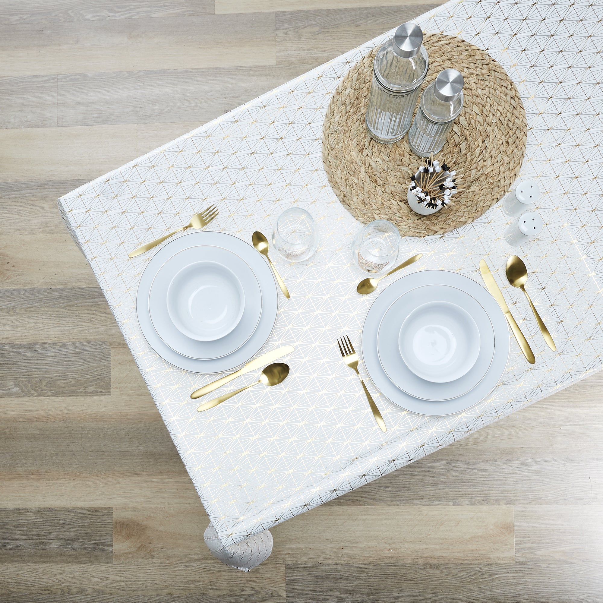 NAPPE MOTIF GEOMETRIQUE DORE 140X250CM