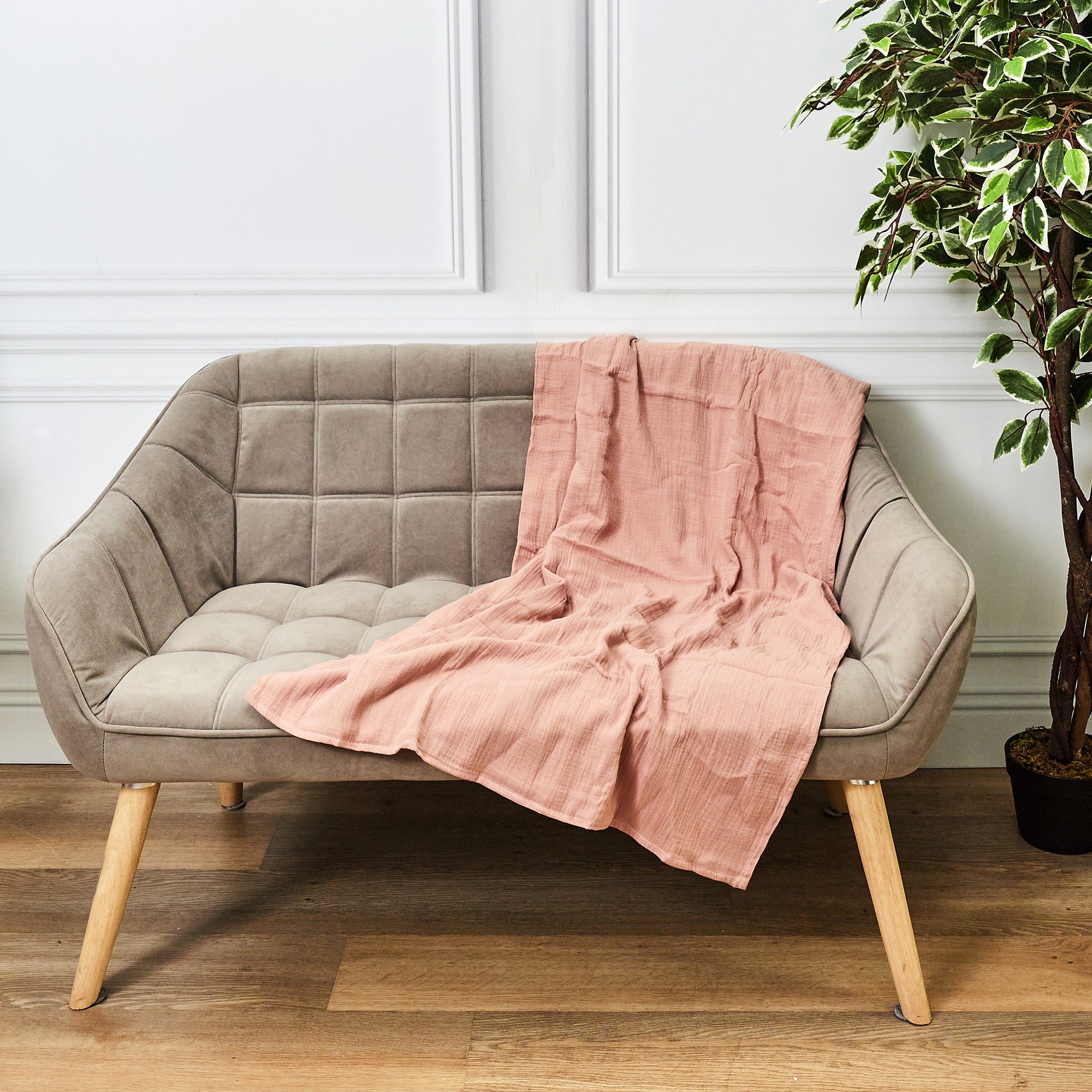 PLAID JETE GAZE DE COTON ROSE LITCHI 120X150CM