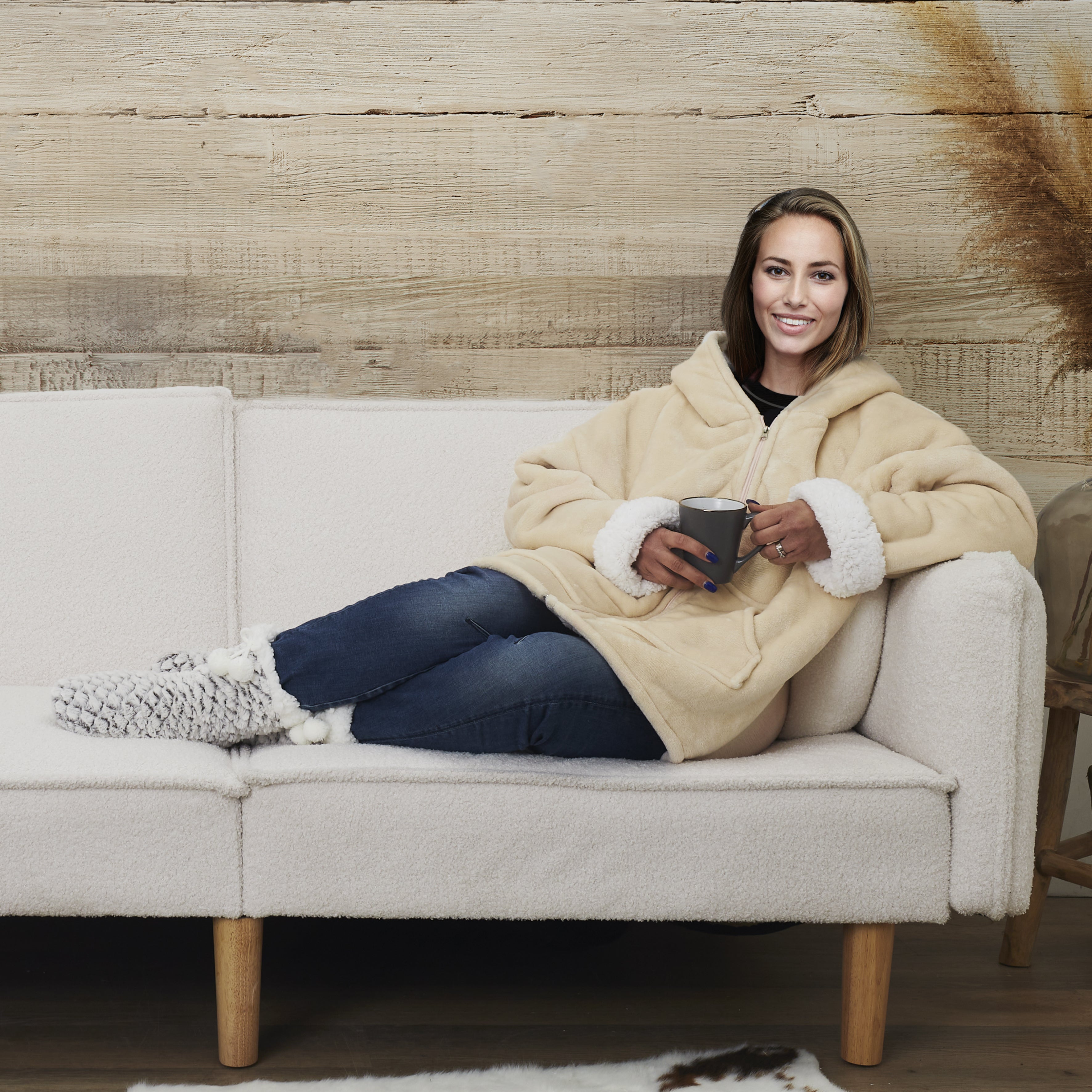 SWEAT A CAPUCHE FERMETURE INTERIEUR BEIGE